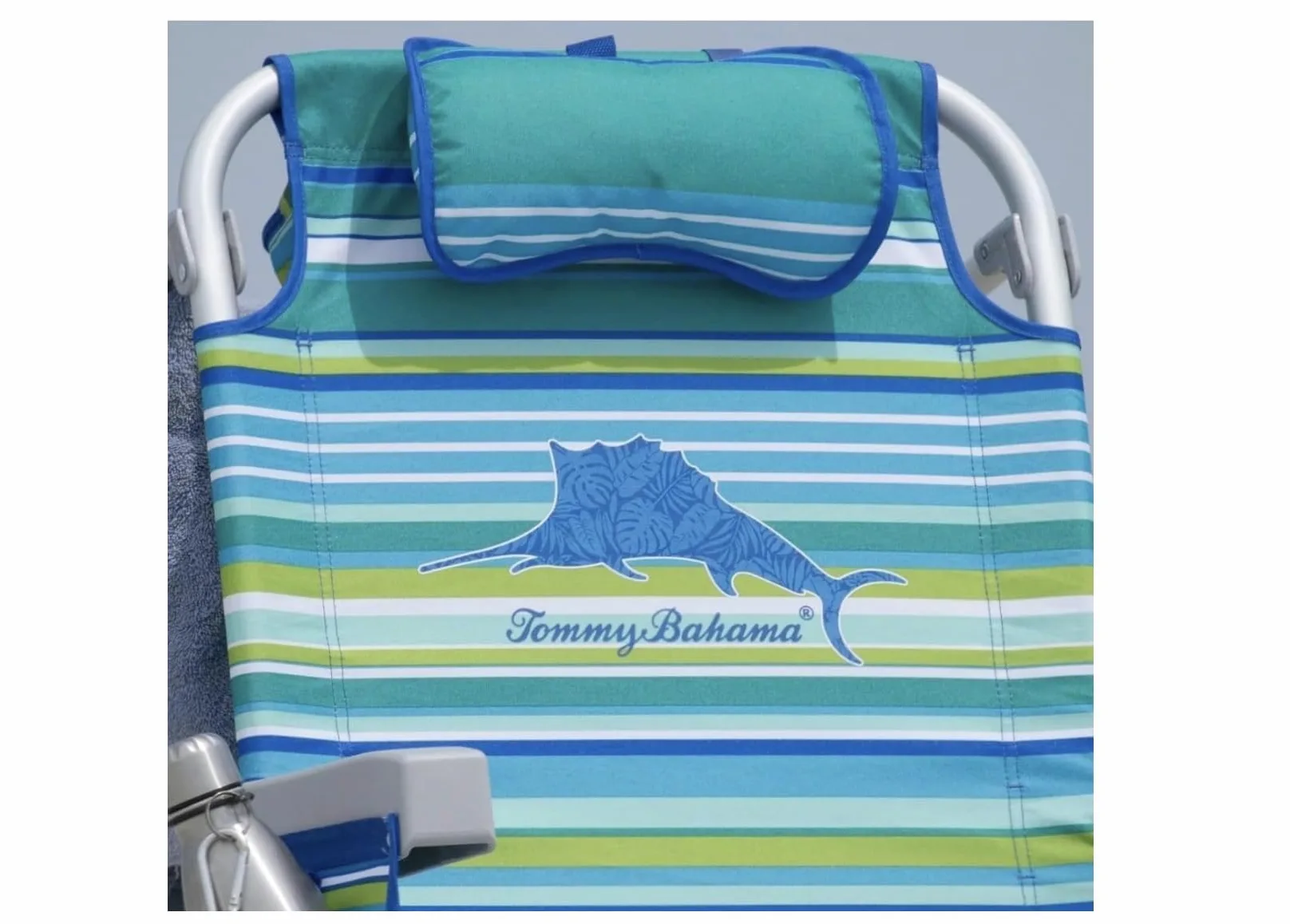 Tommy Bahama Lot de 2 chaises de Plage à 5 Positions, Pochette Cargo Isotherme à Fermeture éclair, Porte-gobelets et téléphone Portable, Barre de Serviette, Oreiller pour Plus de Confort, capacité de