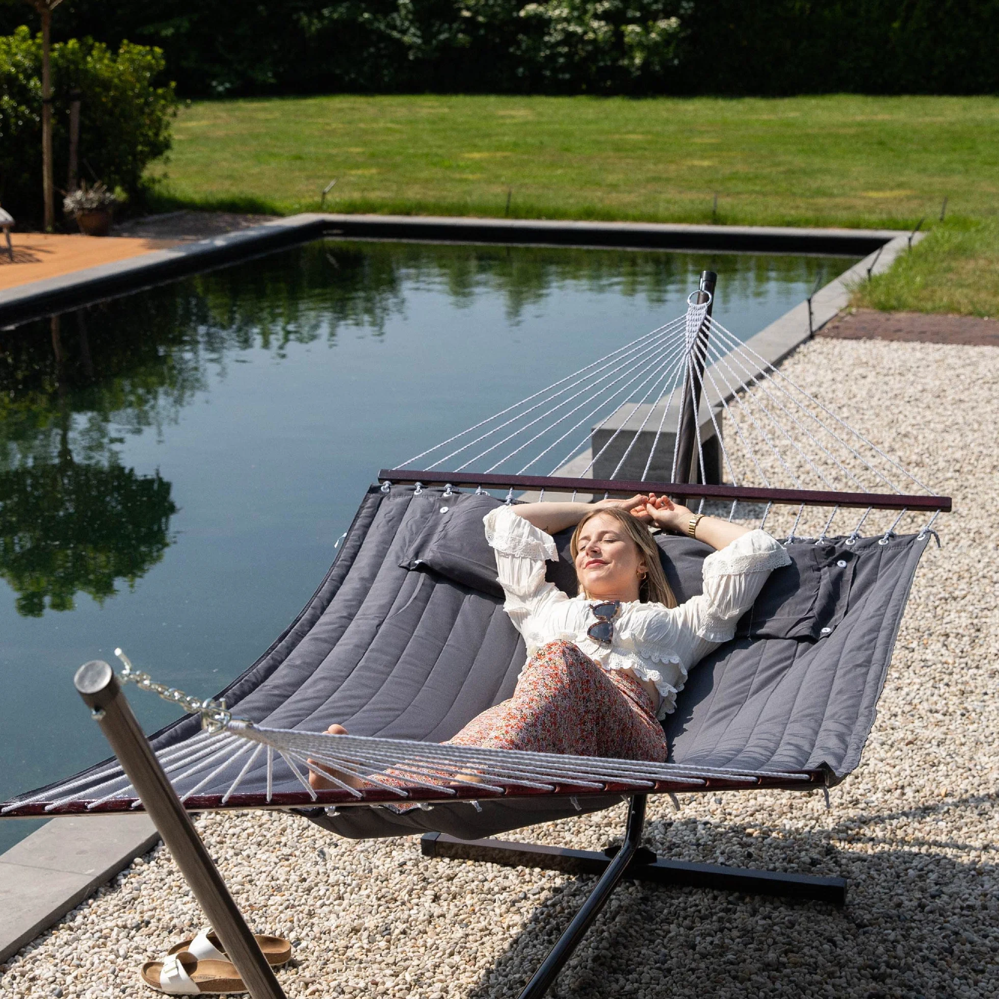 Hamac sur Pied 2 Places avec Coussin, Double Portable, Support Acier, Charge 200 Kg, Hauteur Réglable