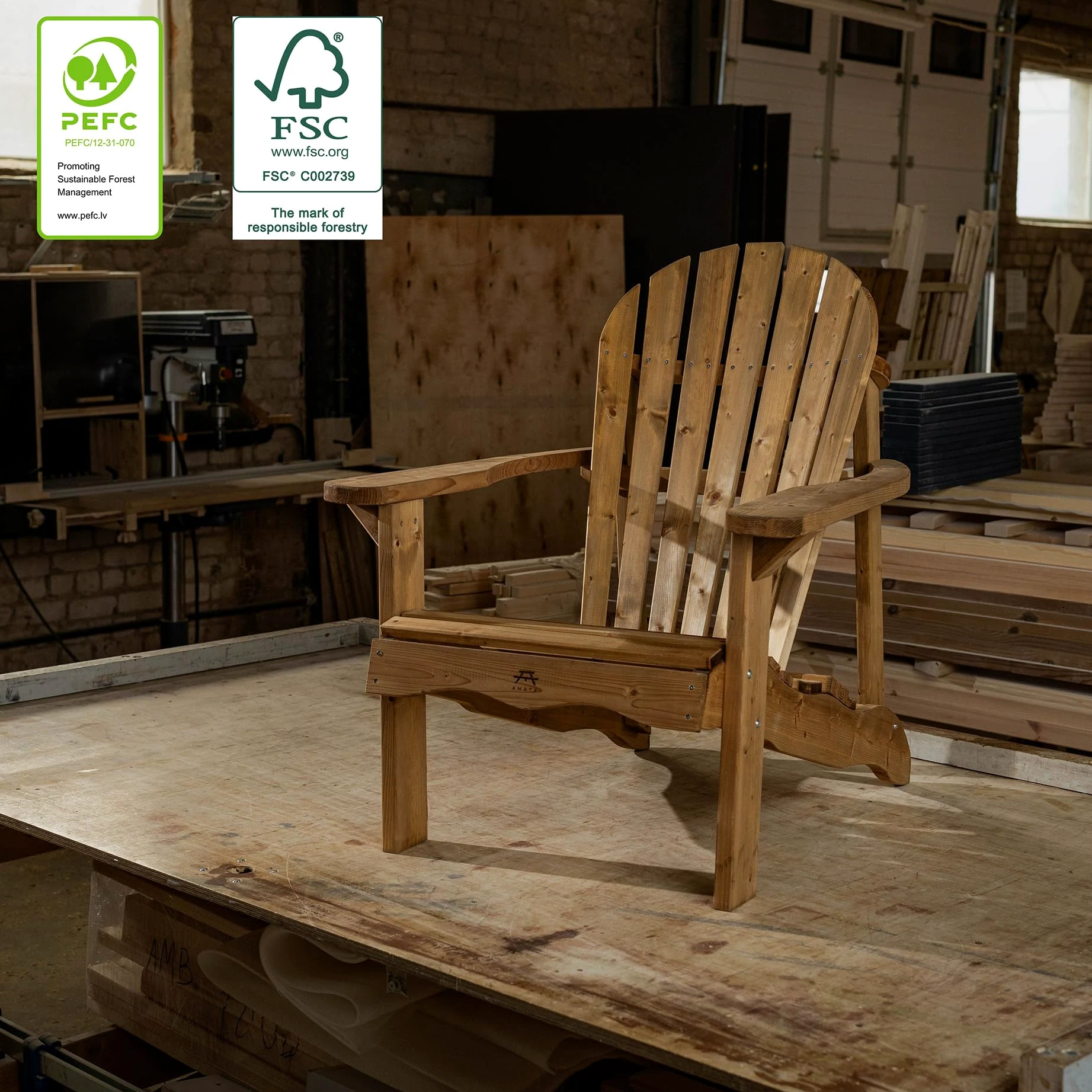 Amata UNGURS Collection Adirondack Chaise Simple en Bois résistante aux intempéries pour Patio, arrière-Cour et Jardin – Ergonomique et Durable – Design Intemporel (Marron)
