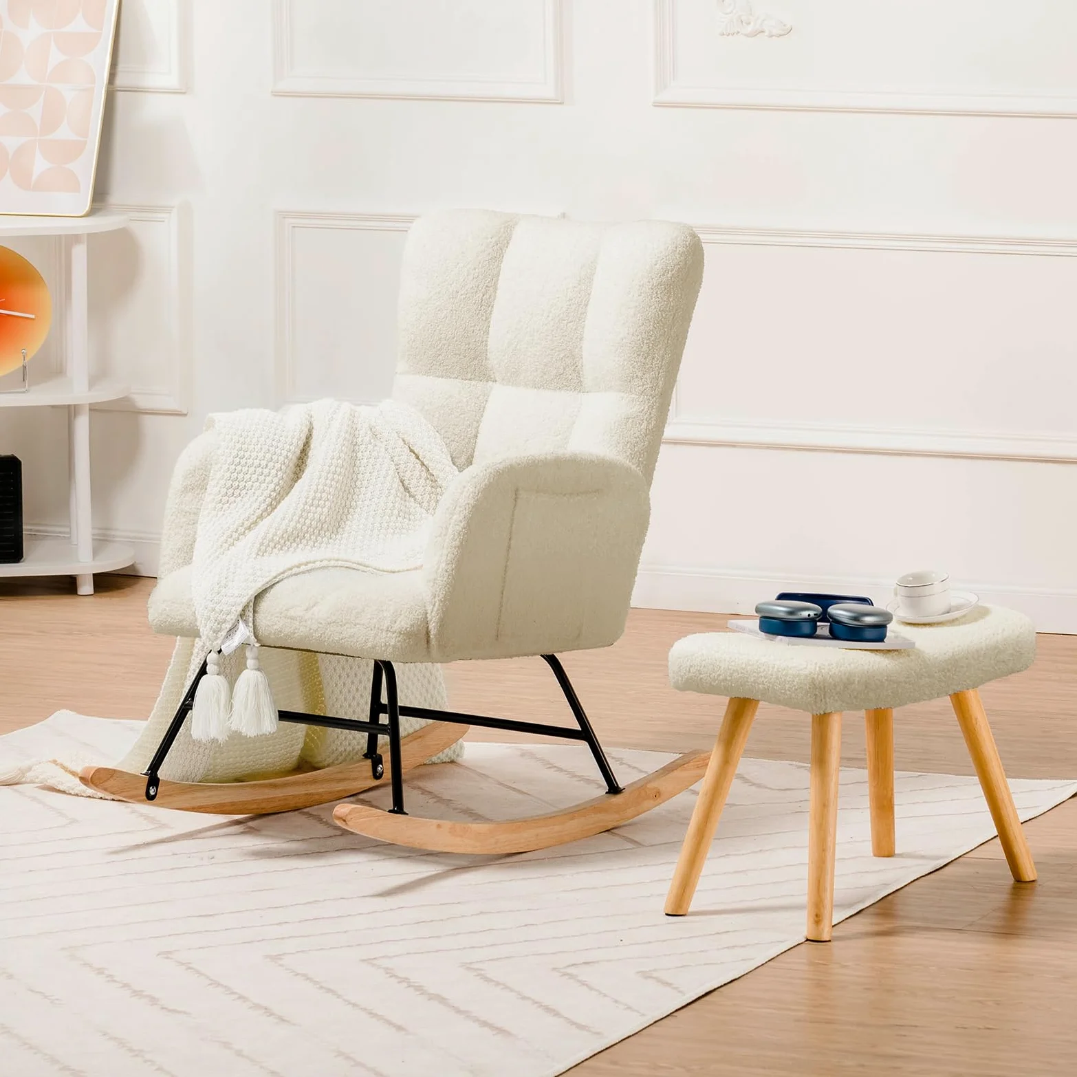 COMHOMA Fauteuil à Bascule, Fauteuil de Relaxation, avec accoudoirs, en Peluche Peluche, Charge maximale : 150 kg, Chaise Longue de Jardin pour Chambre, Beige avec Repose-Pieds