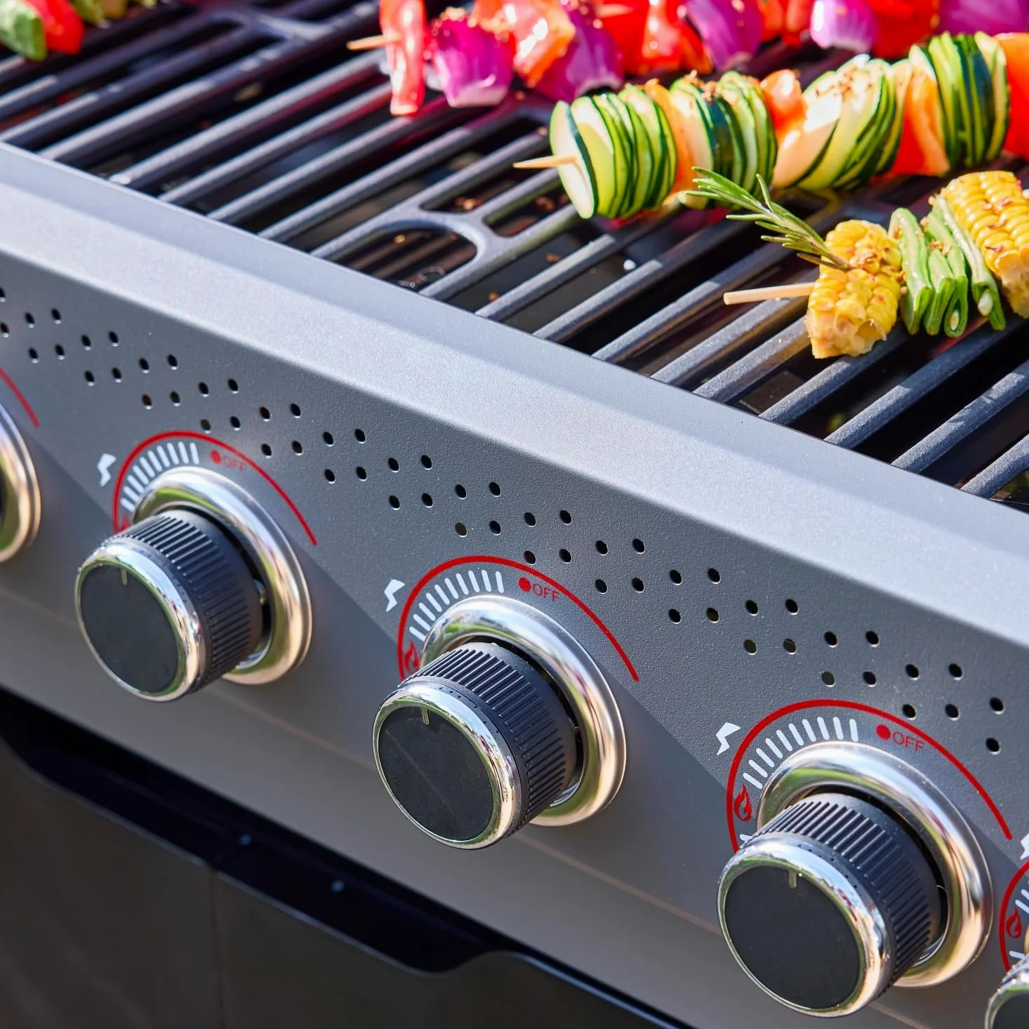 sweeek - Barbecue au gaz Edmond noir - 6 brûleurs + 1 feu latéral. avec thermomètre. L 132x P62 x H143 cm