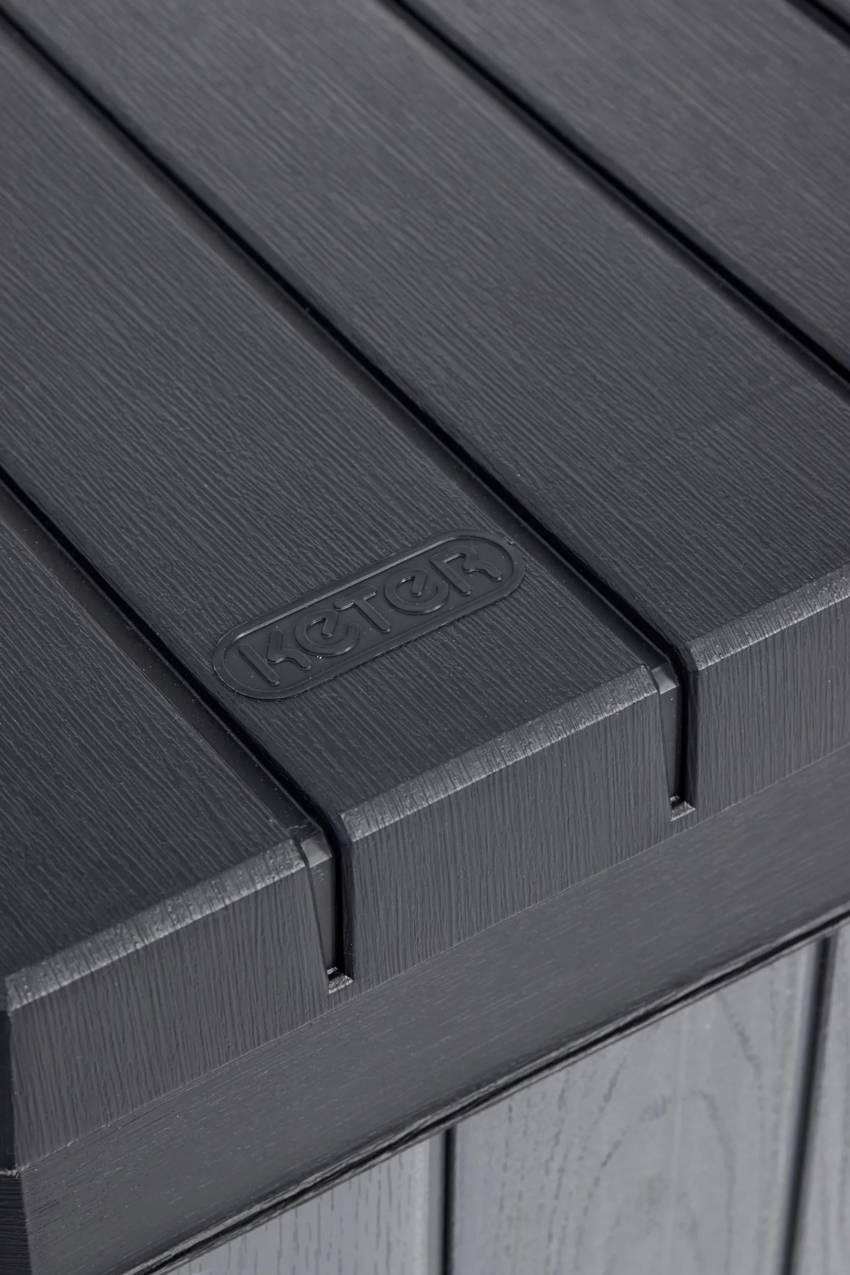 Keter Boîte de rangement pour l'extérieur Darwin 670 L gris