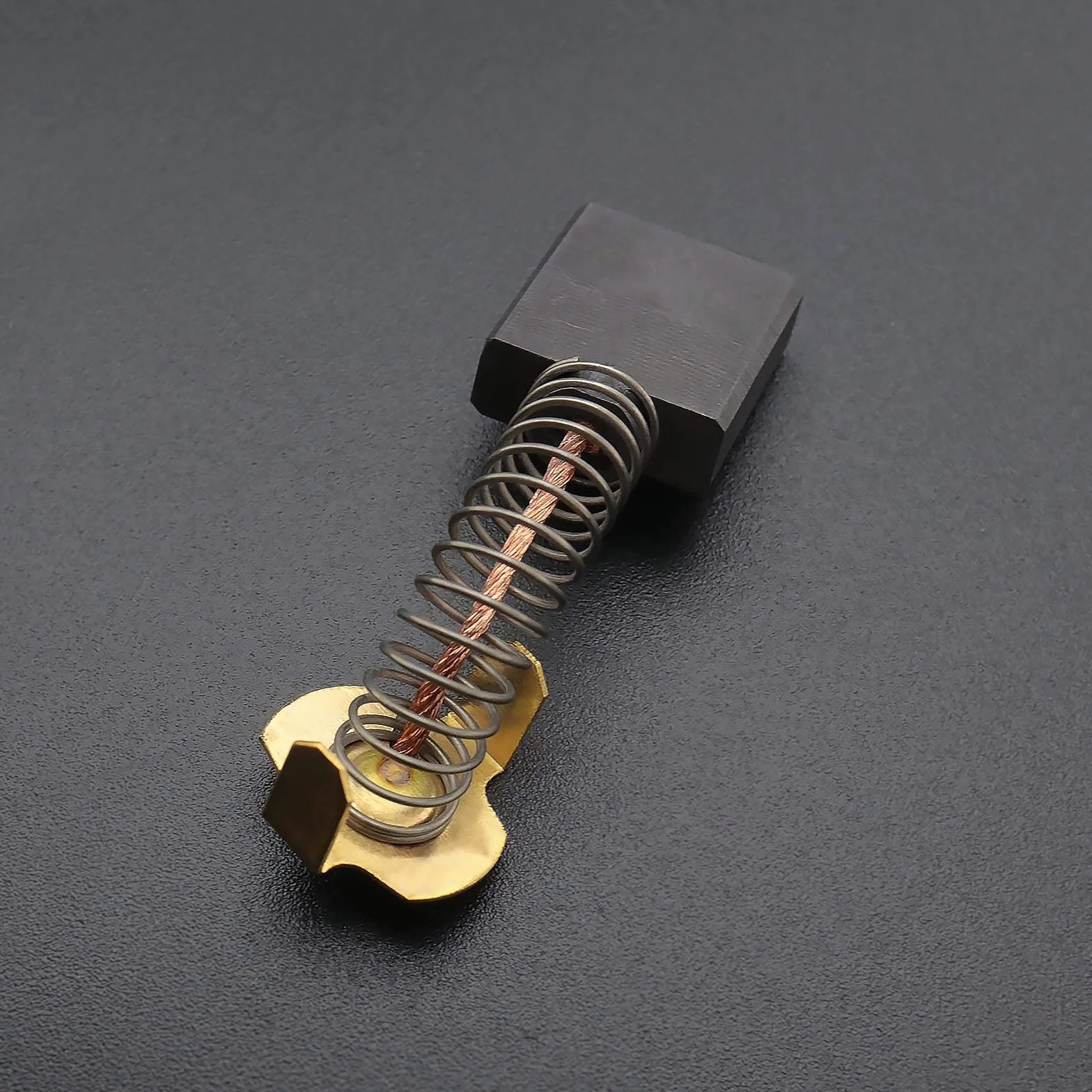 Brosses de carbone 6 x 16 x 18 mm compatible Titan TTB280DRH 1700 W lot de 2 paires