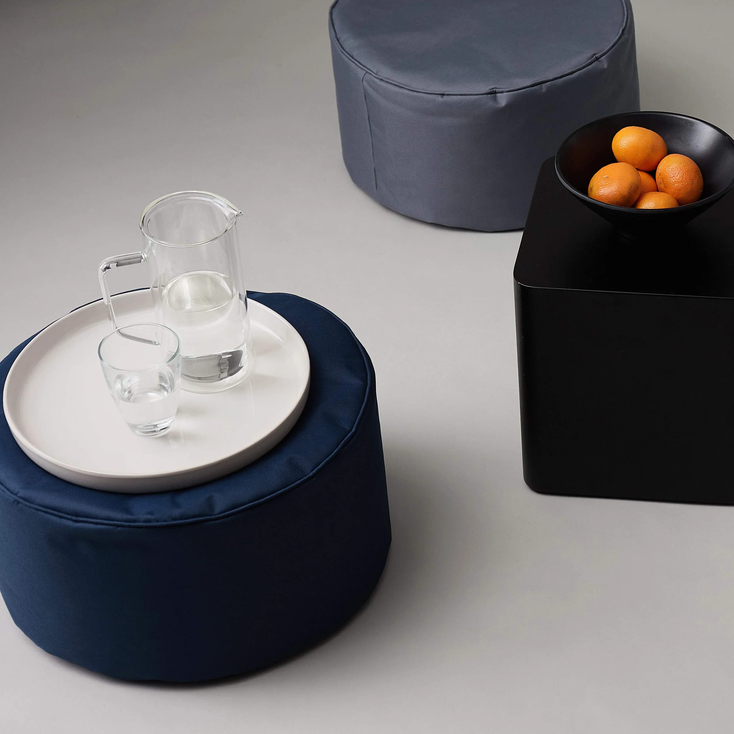 Lumaland Pouf Chaise Tabouret 25 x 45 cm | pour Enfants et Adultes | pour intérieur et extérieur | Coussin Rond de Sol | Pouf Siège - Résistant à l'eau | Entretien Facile [Bleu Roi]