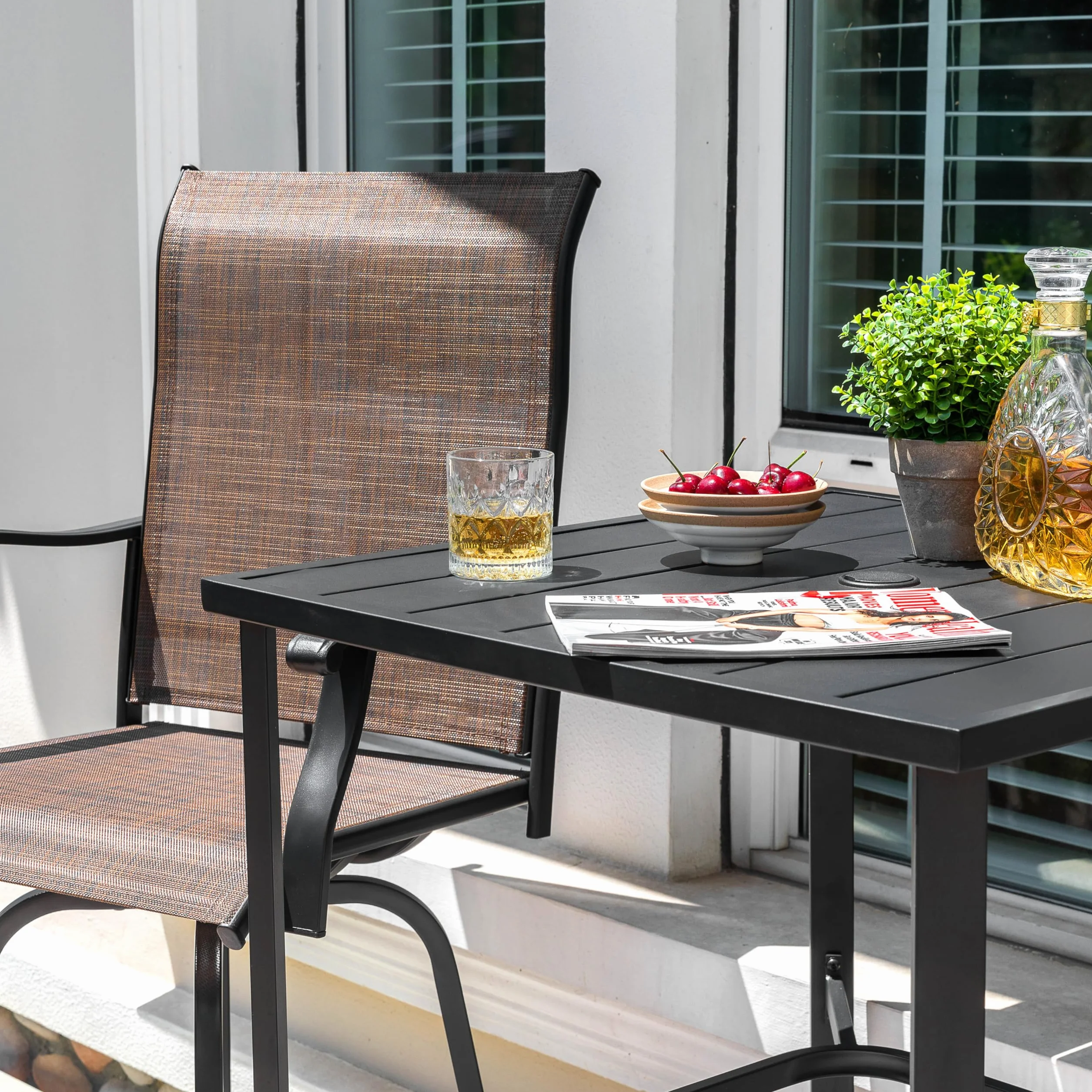 Avestar Table Haute d'extérieur Carrée 71 cm avec Trou à Parasol 4,3 cm Plateau à Lattes Structure métallique Revêtement poudré Noir