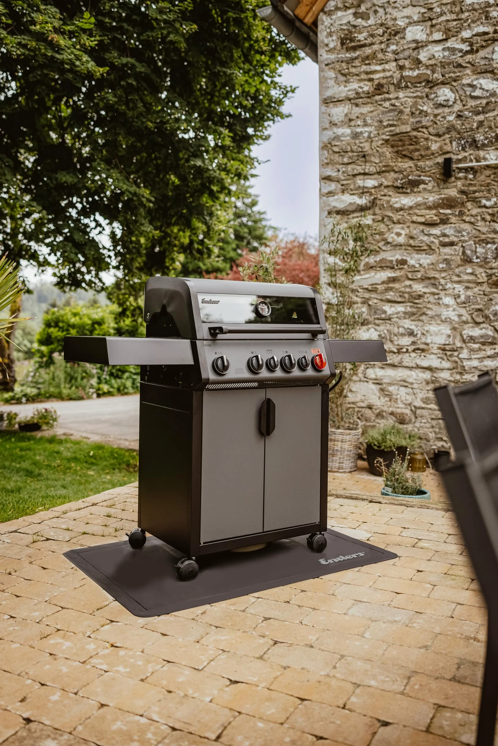 ENDERS - Barbecue Hyde 4-6 brûleurs dont 1 Turbo Zone - 1 brûleur arrière infrarouge - 1 brûleur latéral - SWITCH GRID - 19,4 kW