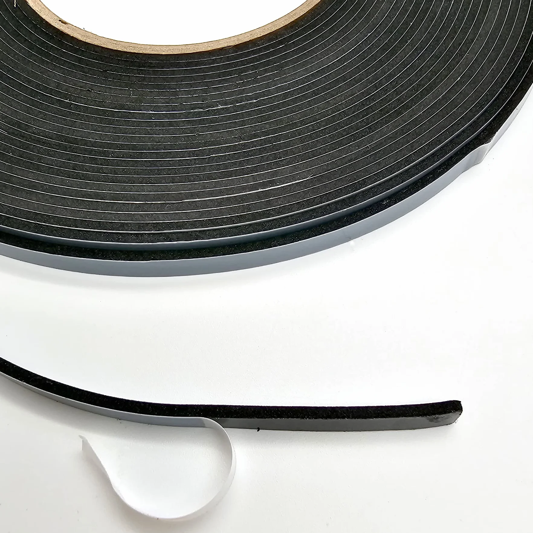 EPDM Mousse noire autocollant 10 m rouleau 6 mm x 2 mm