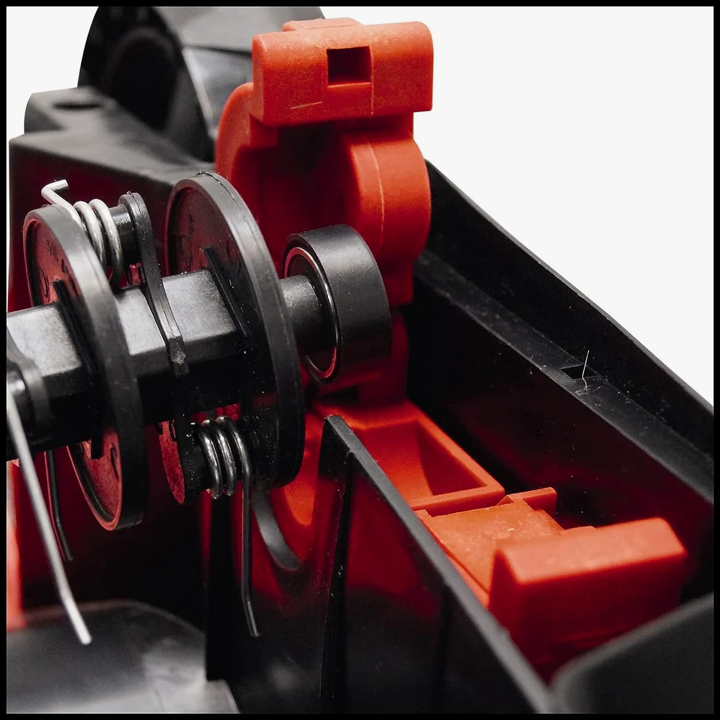 Einhell Scarificateur-aérateur électrique GE-SA 1435/1 (1 400 W, Largeur de Travail 35 cm, Profondeur réglable sur 4 Niveaux, bac collecteur 28 L)