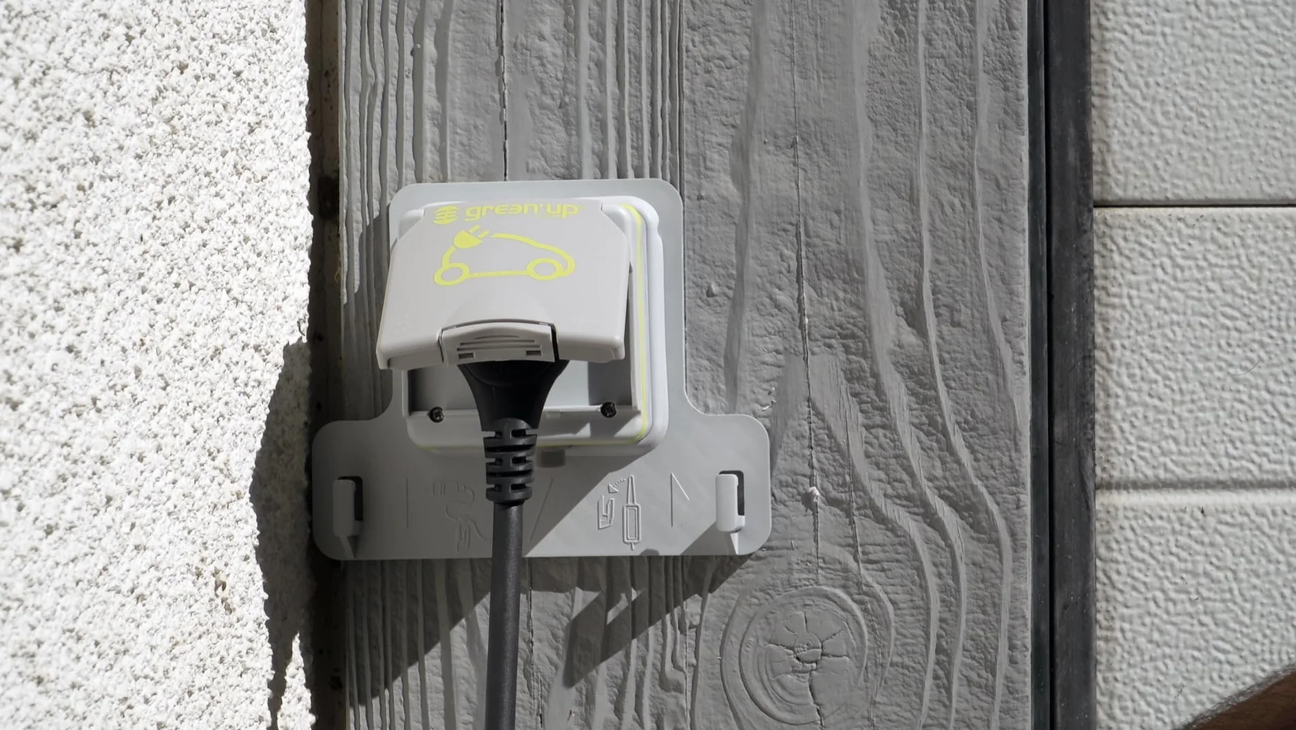 Legrand Prise Saillie Étanche Green'up Access Véhicule Électrique IP66 IK08 16A 230V