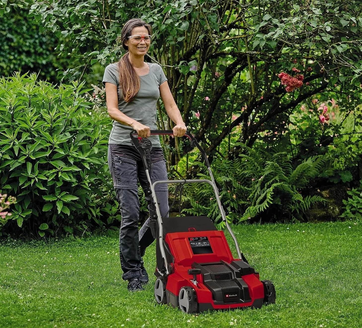 Einhell Scarificateur-aérateur électrique GE-SA 1435/1 (1 400 W, Largeur de Travail 35 cm, Profondeur réglable sur 4 Niveaux, bac collecteur 28 L)