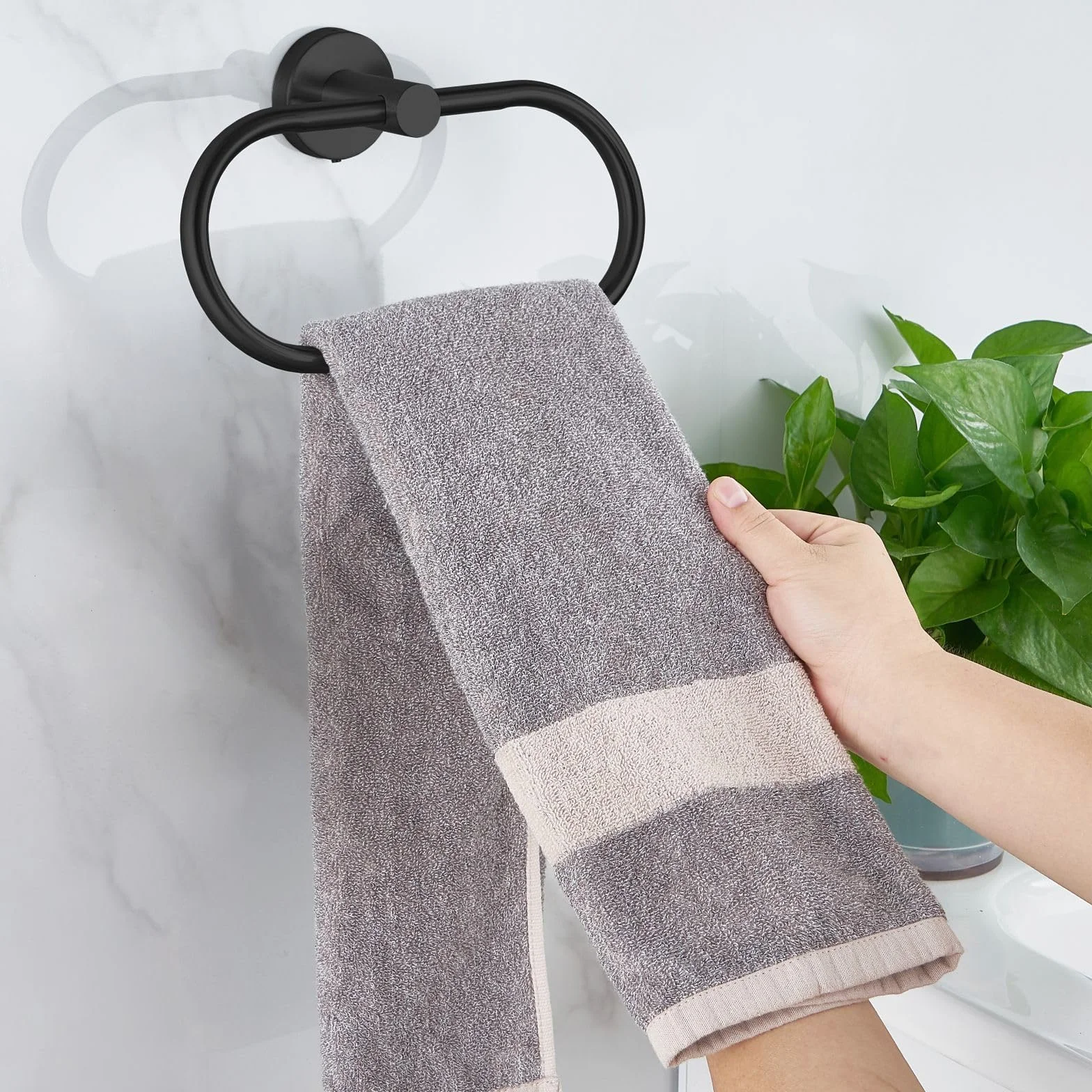 Anneau Porte-Serviettes Perforé en Acier Inoxydable Noir pour Salle de Bain