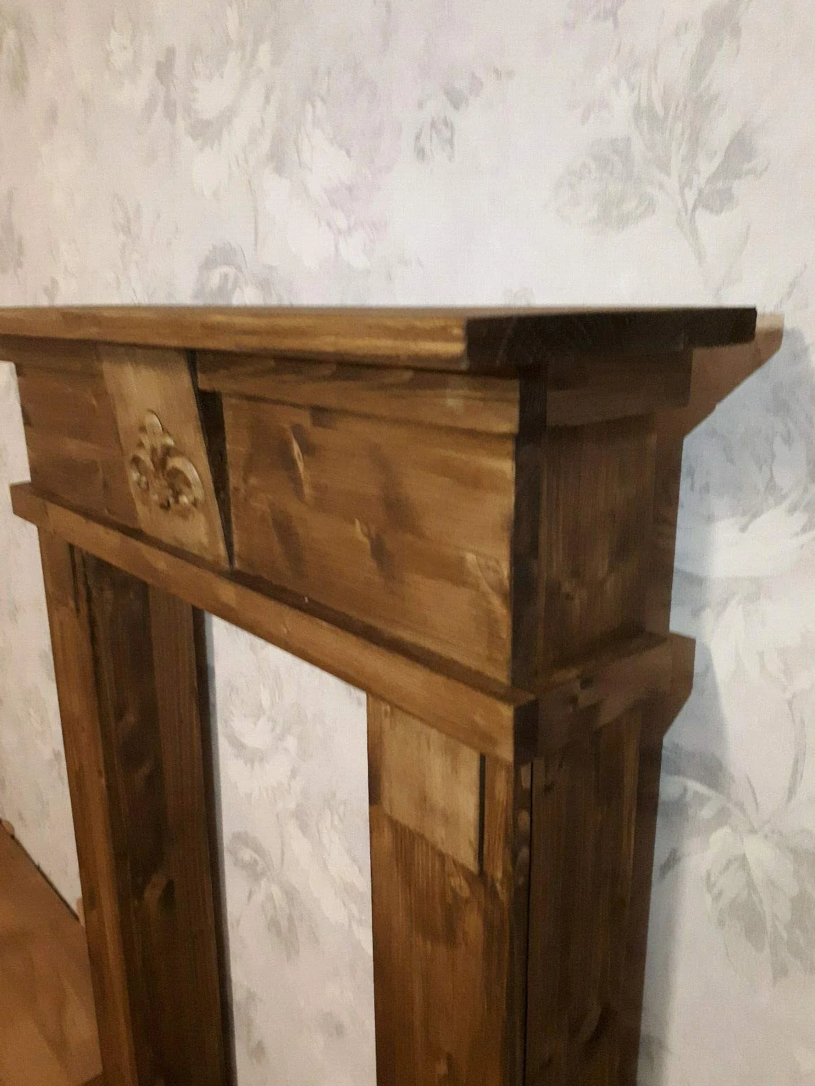 Cheminée décorative marron vieilli 70 cm console bordure