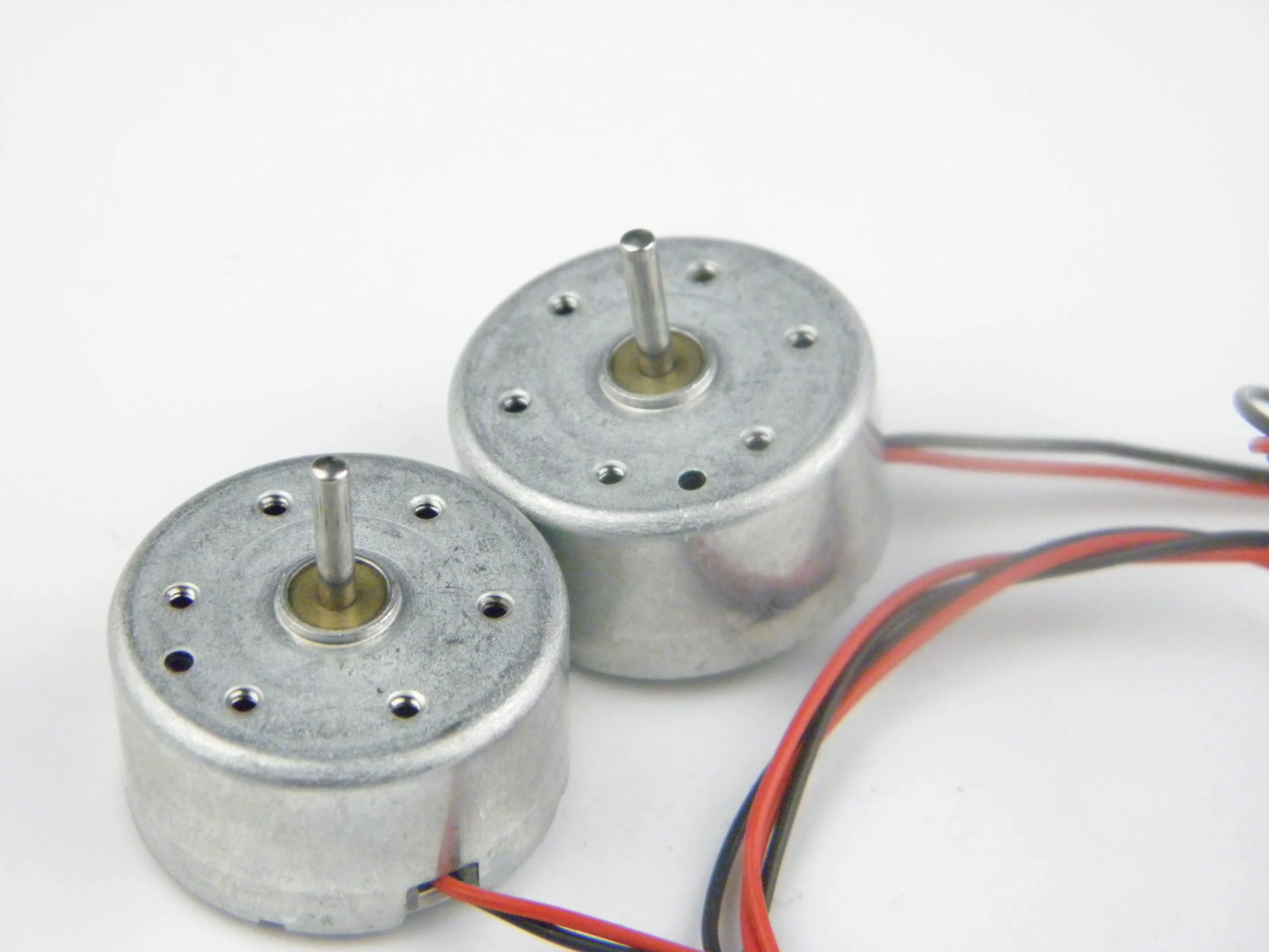CHANCS Petit Moteur DC Engrenage 3V-6V 300 2500RPM 4700RPM pour Jouets Bricolage 2PCS