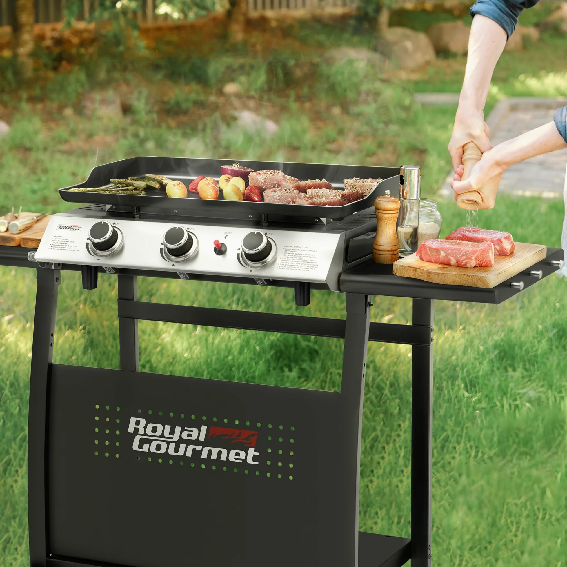 Royal Gourmet Plancha Gaz sur Chariot, 3 Brûleurs Puissance 7.5 kW, Plaque Amovible de Surface Cuisson 62,0 x 35,5 cm, Avec 2 Tablettes et 2 Roues, Portable pour Jardin et l' Extérieur, Noir