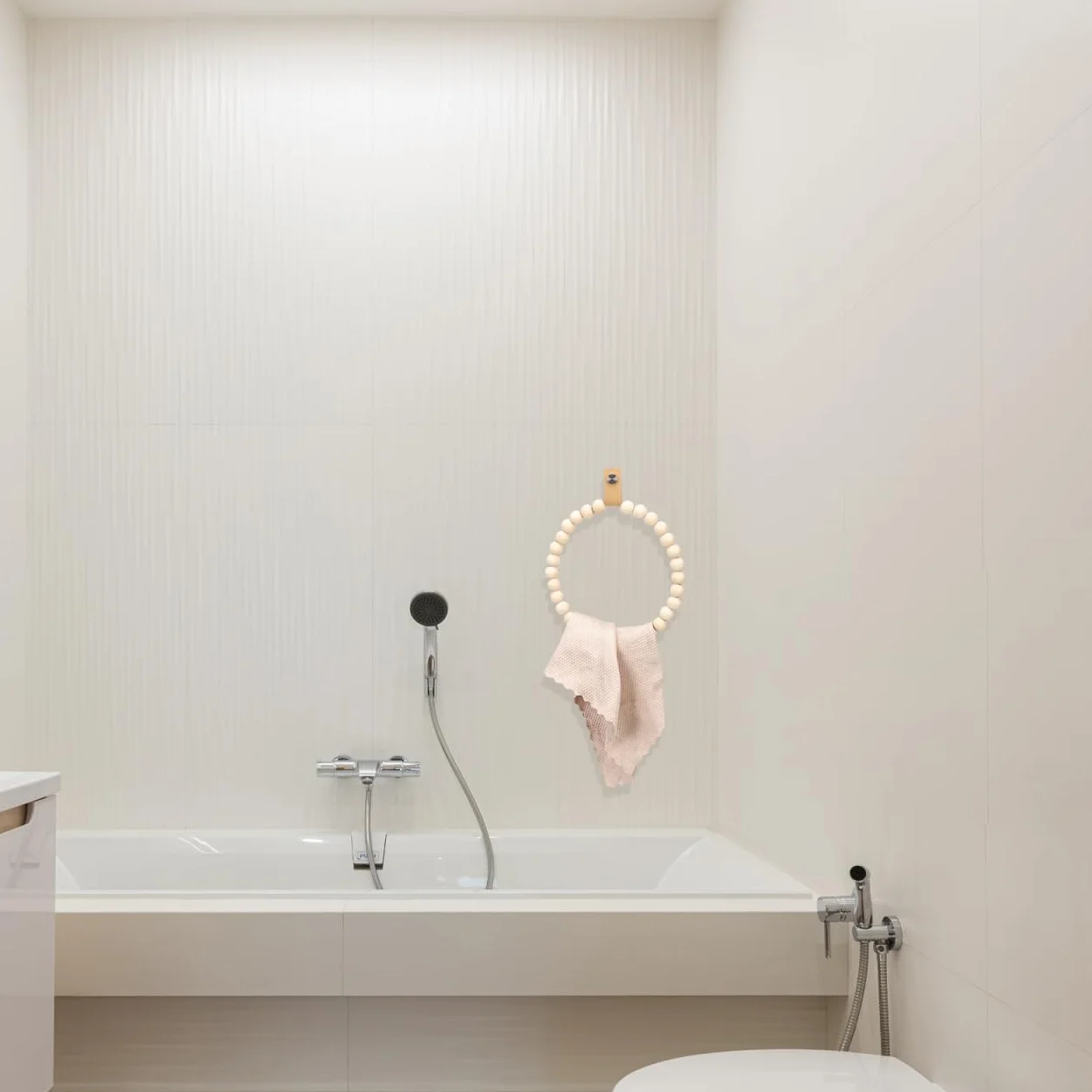 Hemobllo Porte Serviette Mural Bohème, Anneau Support Serviette en Perles de Bois Naturel pour Salle de Bain