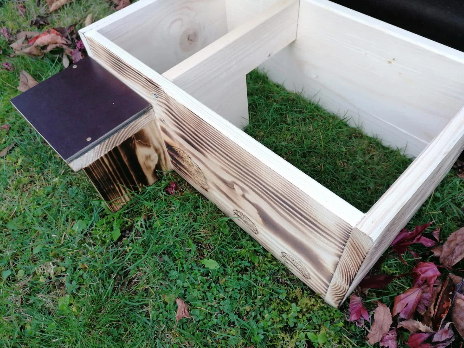 Abri pour hérissons Hôtel brûlé avec entrée labyrinthe et trappe anti-rats ouverture de toit