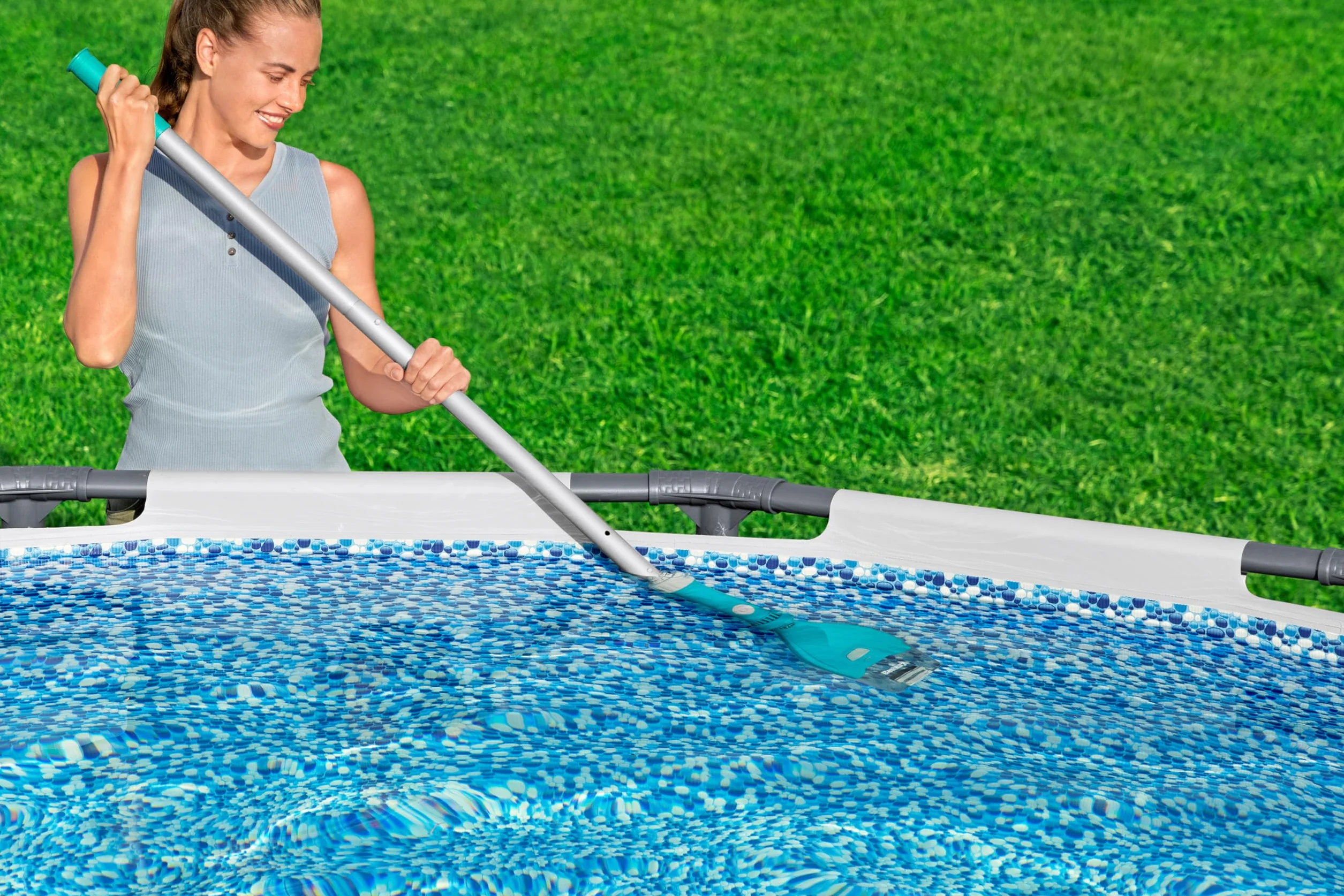 Aspirateur électrique Aquatech™ sans Fil pour piscines jusqu'à 3,05m