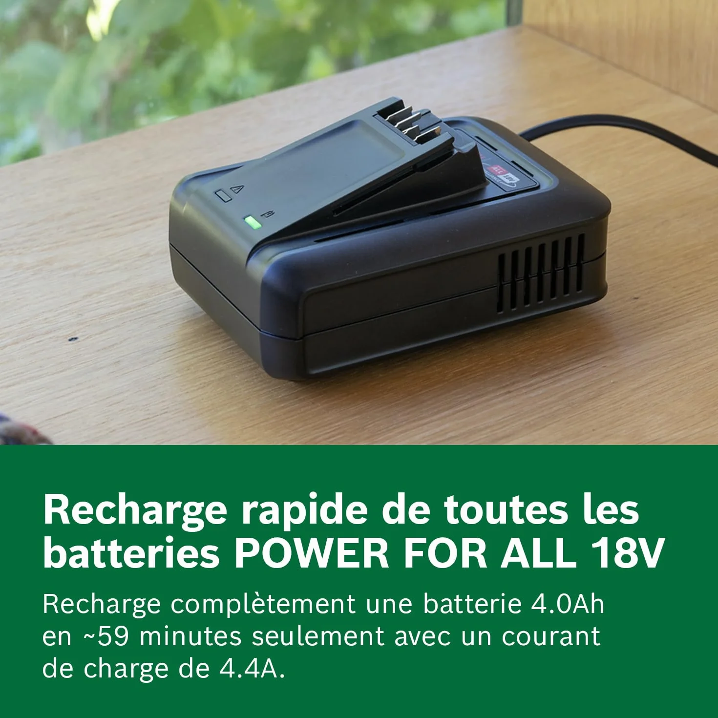 Bosch Chargeur Rapide AL 18V-44 18V Système 2,0-6,0 Ah avec Support Mural
