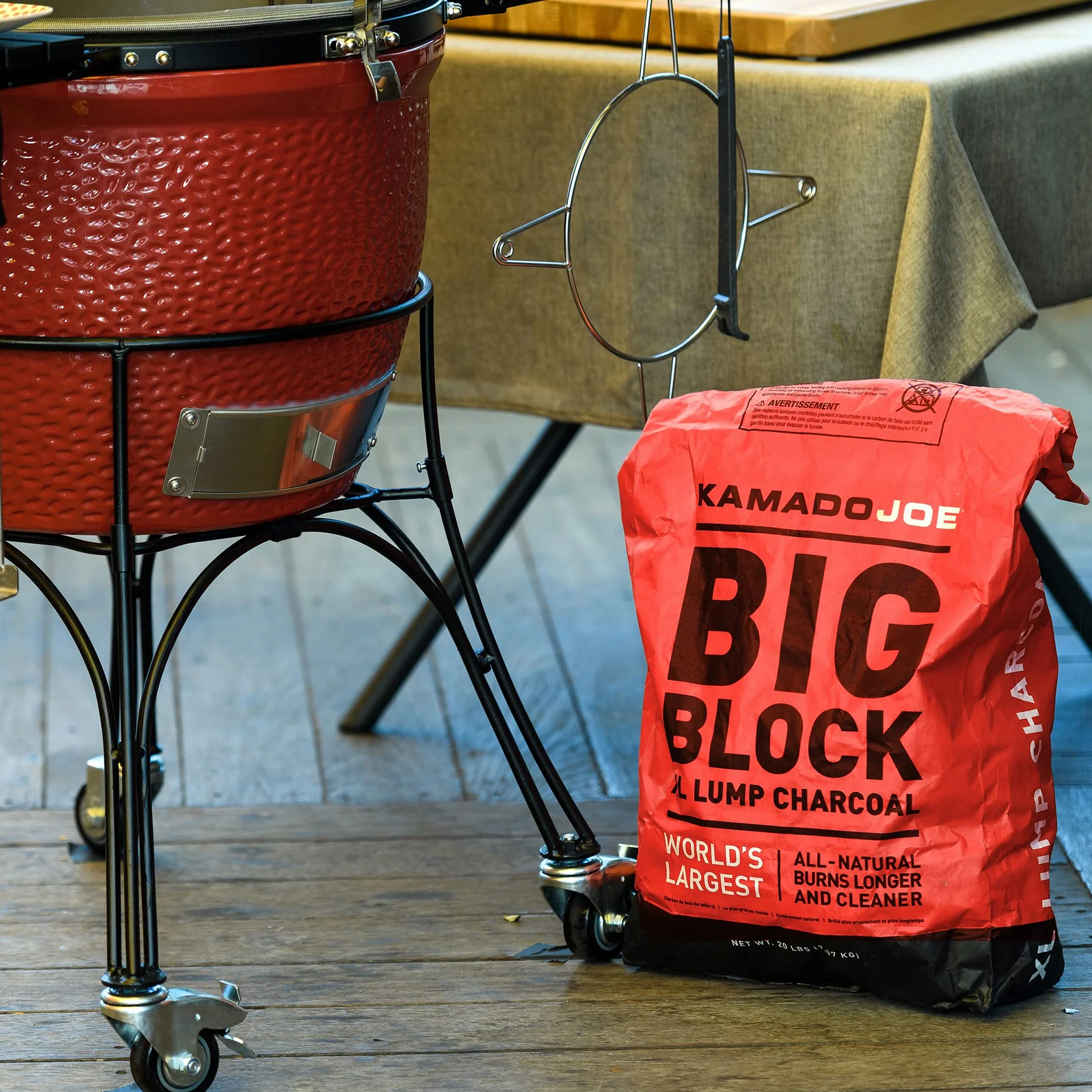 Kamado Joe Charbon de Bois 100% Naturel en Gros Morceaux, qualité Restaurant, pour Barbecue et kamado – Combustion Longue Jusqu’à 18 h – Sac 9,1 kg, Noir