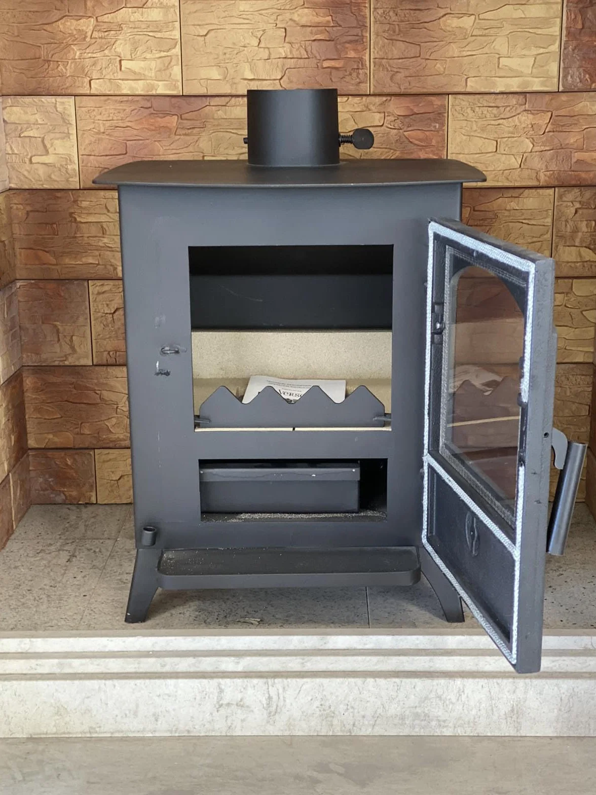 Poêle à bois compact Verso 1 CID 7,5 kW porte en fonte