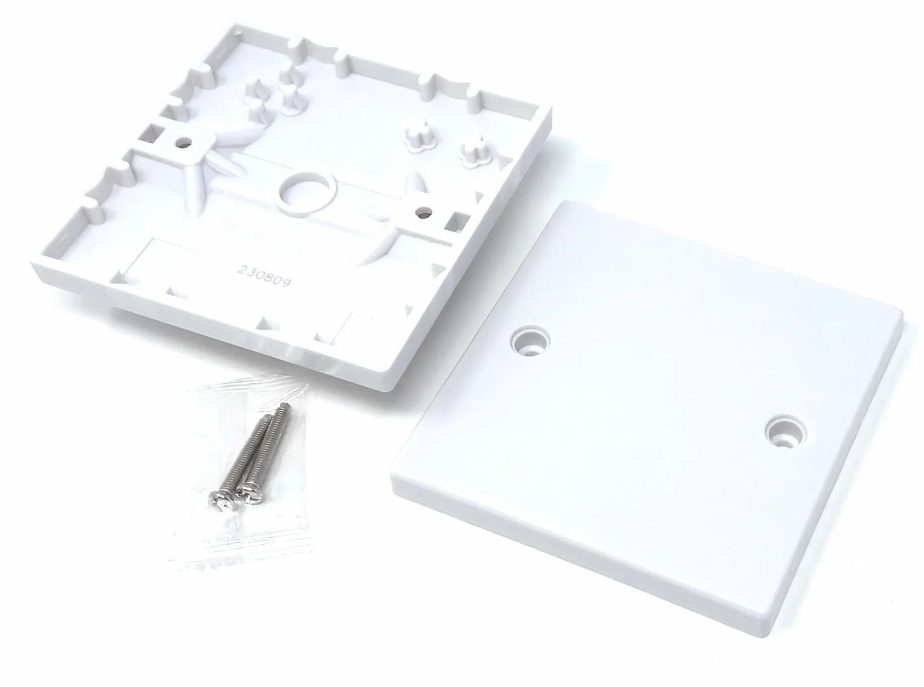 Couvercle de plaque aveugle simple pour prises électriques finition blanche 86 mm x 86 mm