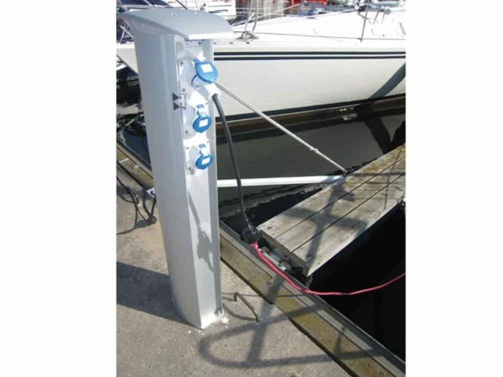 Perel ECEEC3M Câble adaptateur prise mâle vers fiche CEE 40 cm