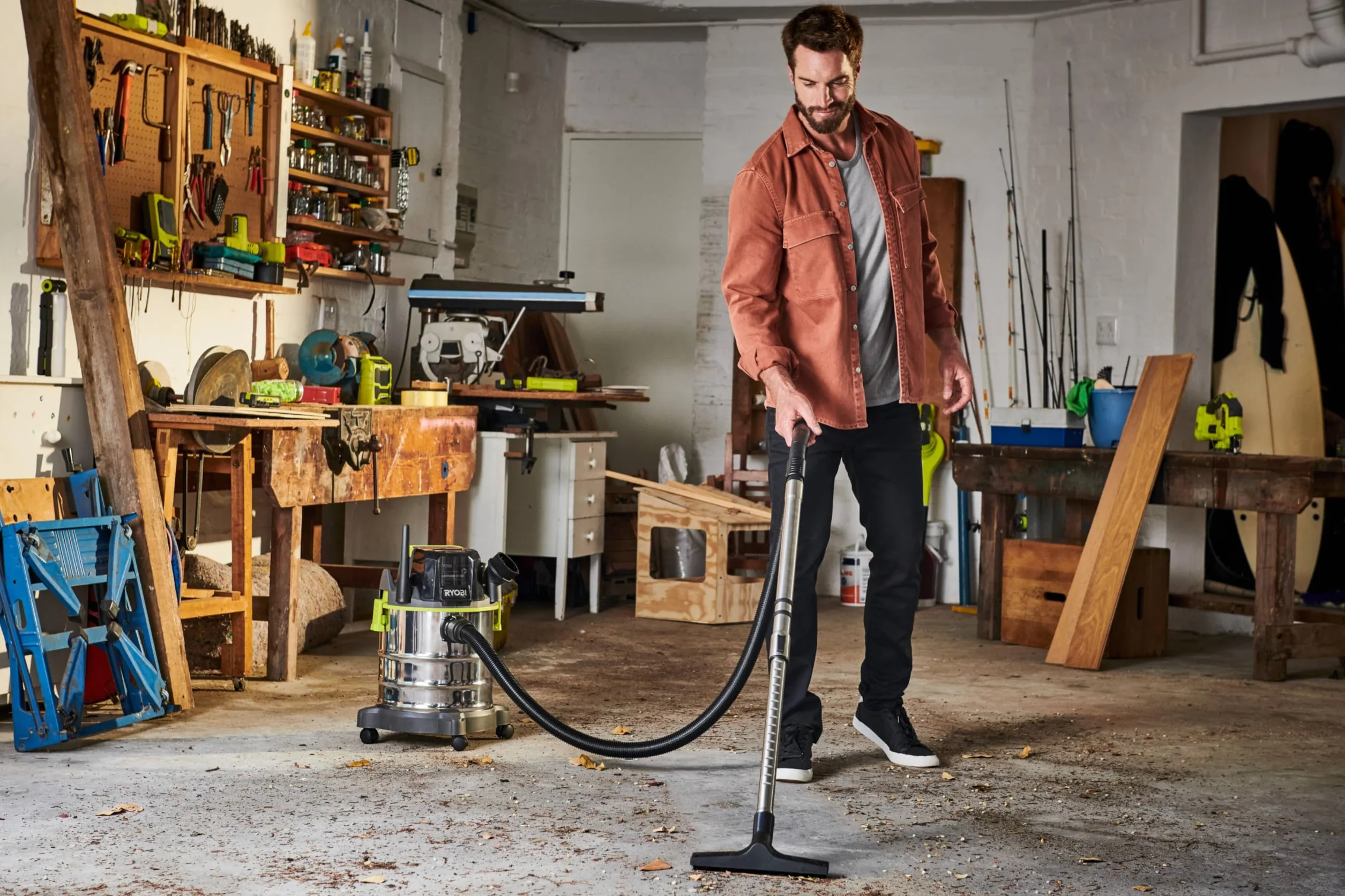RYOBI Aspirateur Eau et Poussière sans Fil 18V One+ R18WDV-0 Cuve 11L Tuyau 1,8 m Accessoires Inclus