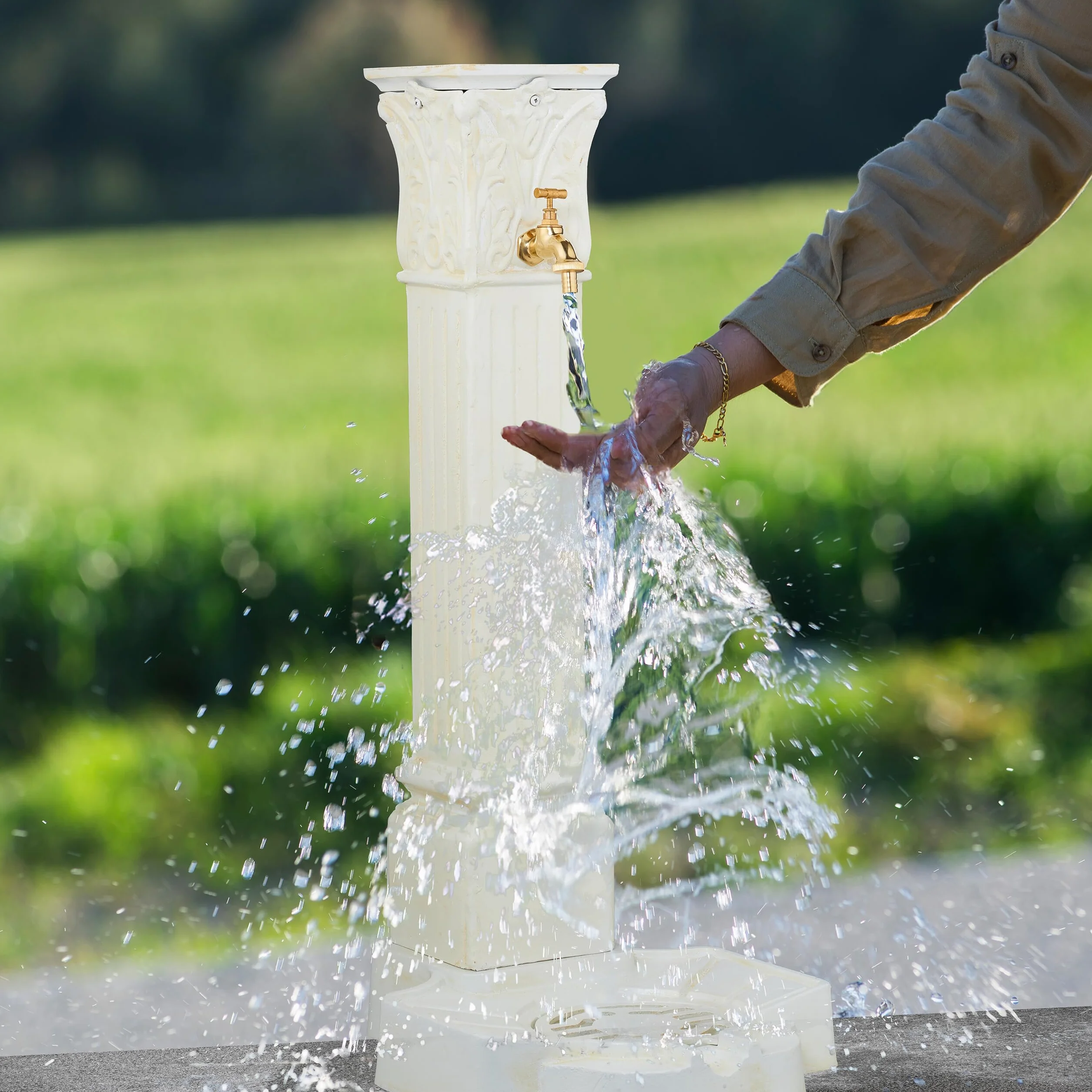 Relaxdays Fontaine extérieure pour Le Jardin ou la terrasse, Robinet, bac, H x L x P : 93 x 47 x 38 cm, Blanche