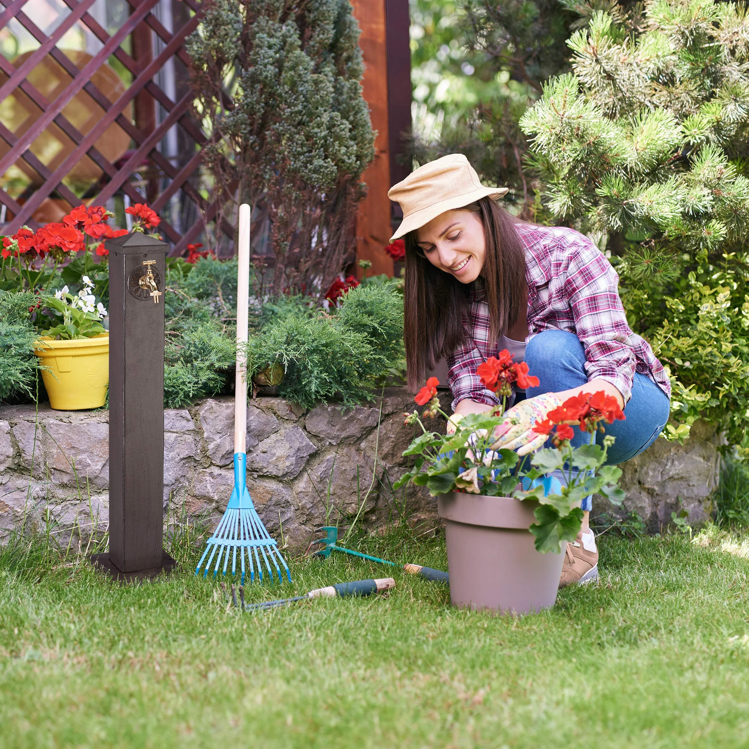 Relaxdays Pompe à Eau pour Jardin, carrée, Style Antique, Robinet Connexion de 3/4 de Pouce, 91 cm Hauteur,Couleurs