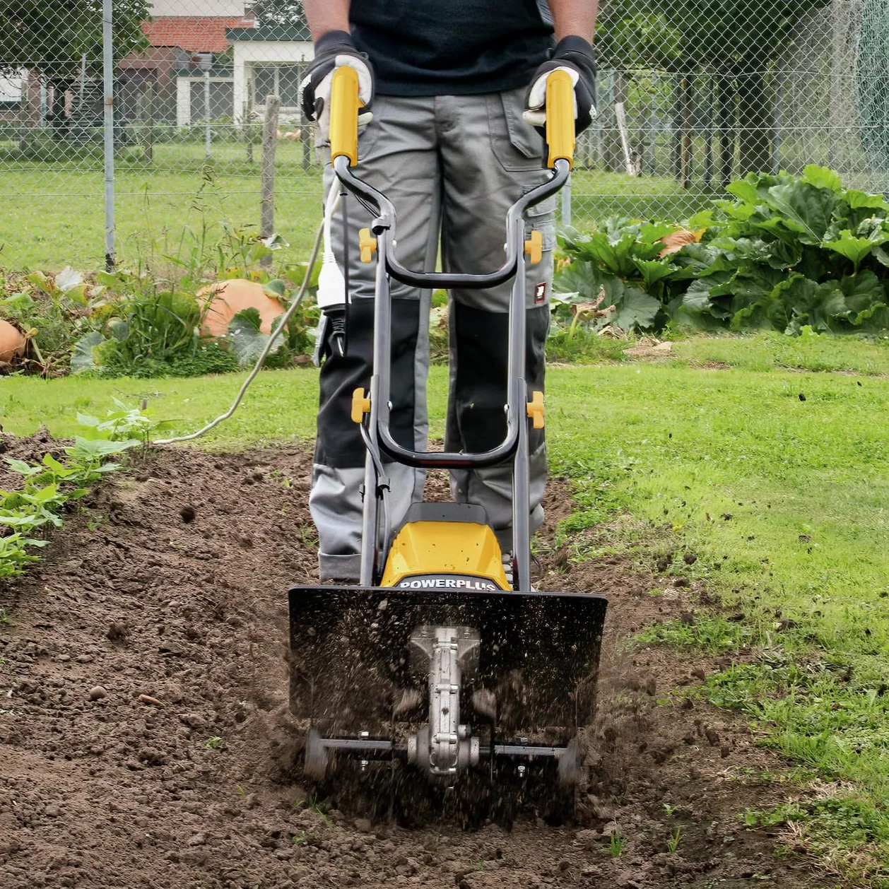 Powerplus Motoculteur Électrique POWEG72000 - Motobineuse Electrique de 1200 W, 4 Lames, Profondeur de 220 mm et Largeur de 360 mm, Outillage de Jardin
