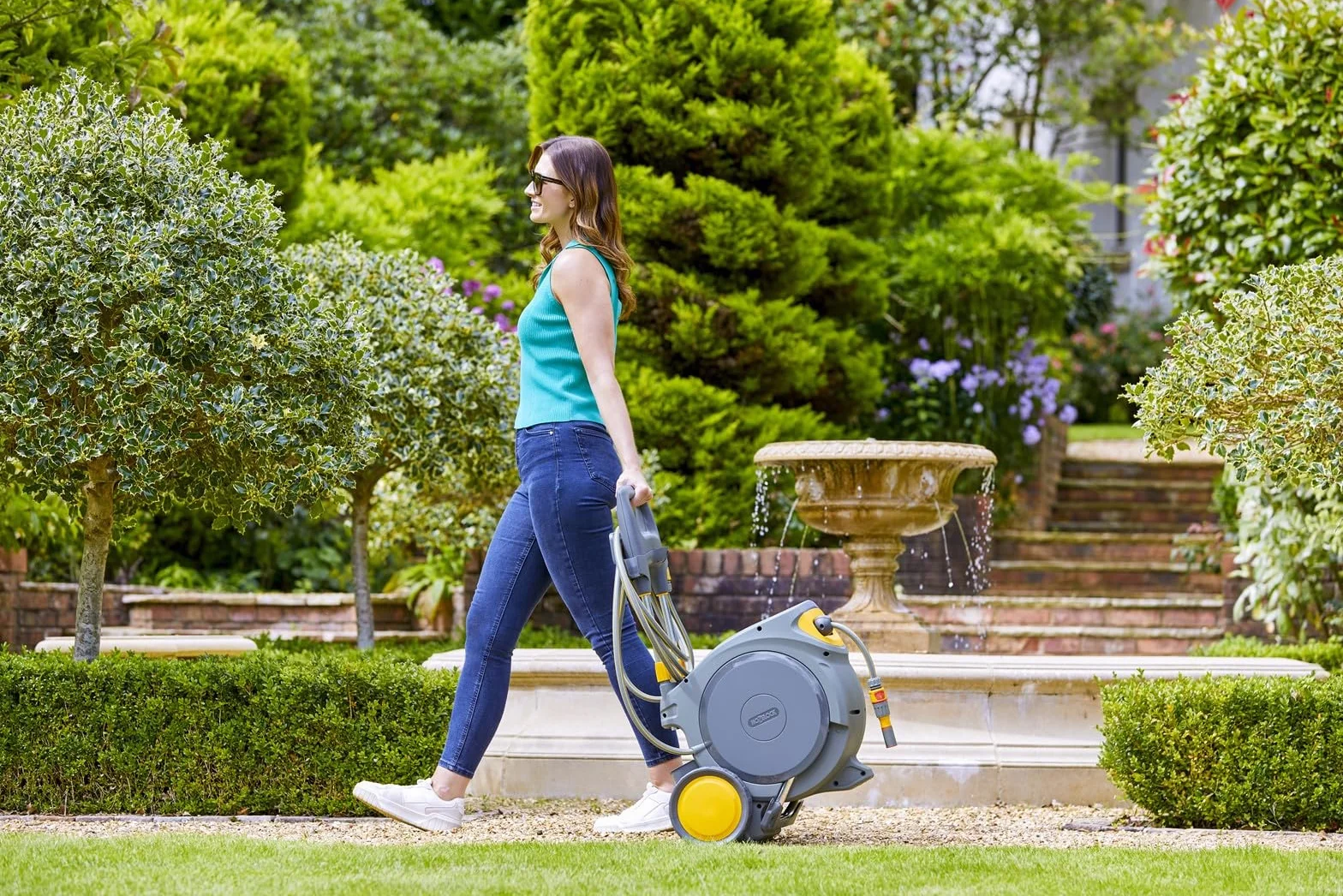 Chariot Hozelock Pro | Auto Reel Mobile | Inclus : Tuyau de jardin 35 m, buse 3-en-1, kit de connecteurs et raccords | Enroulement et superposition automatiques | Mobilité supérieure