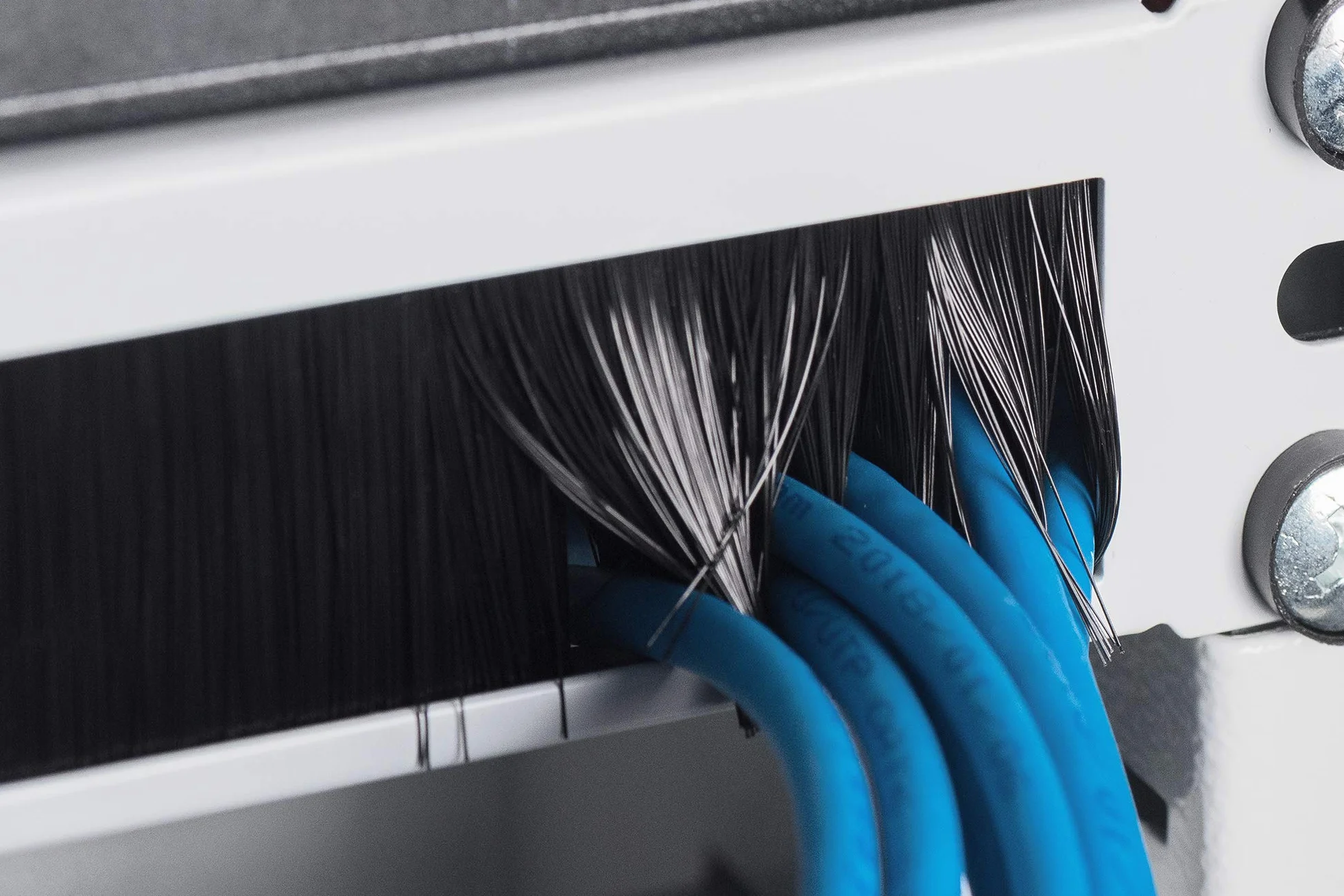 DIGITUS Passe-câble avec brosse 1U 19 pouces pour armoires réseau Gris