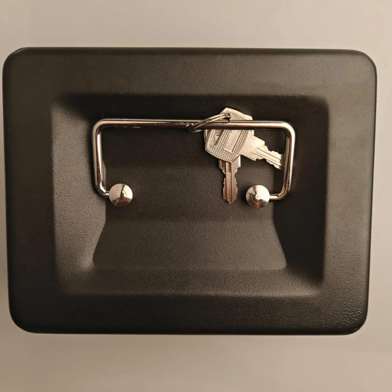 Caisse avec Serrure à clé Tirelire portative en métal Double Couche 2 clés sécurité 20*16*9cm Noir