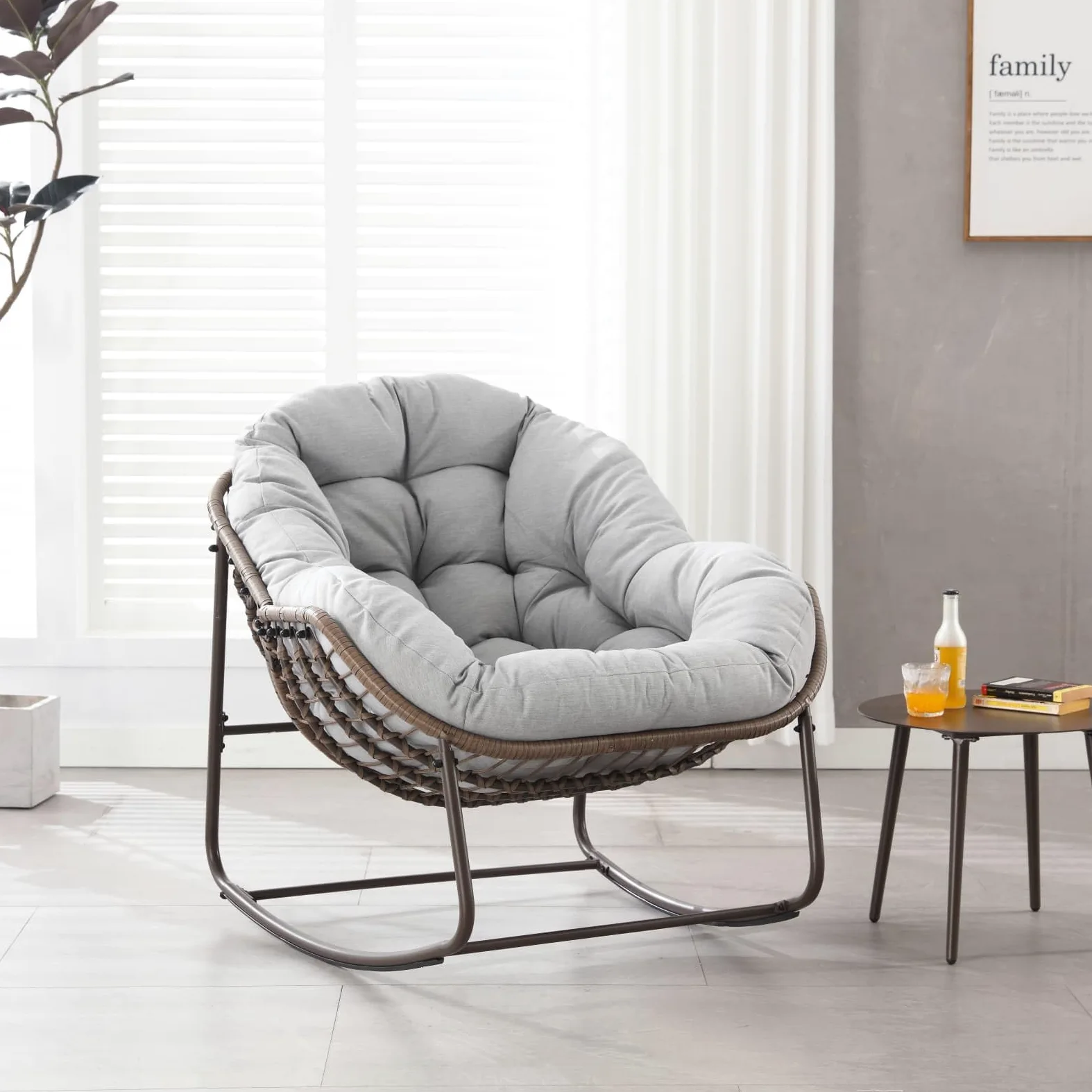 Sweiko Fauteuil à Bascule d'Extérieur en Rotin avec Coussin Moelleux,Fauteuil de Loisirs Ergonomique Adapté aux Porches,Salons,Terrasses et Jardins (LightGray)