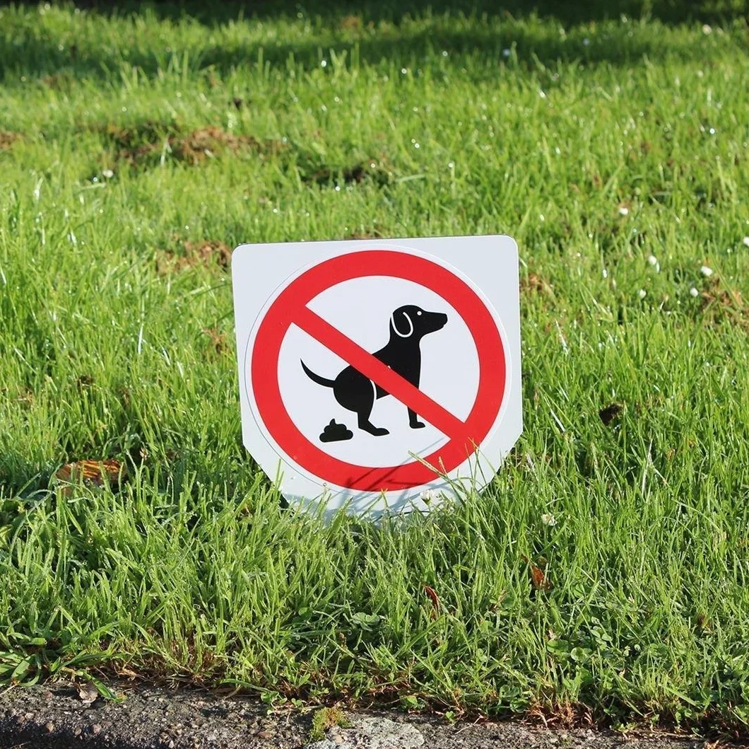 Panneau à piquer interdiction de laisser les chiens faire leurs besoins 20 x 30 cm
