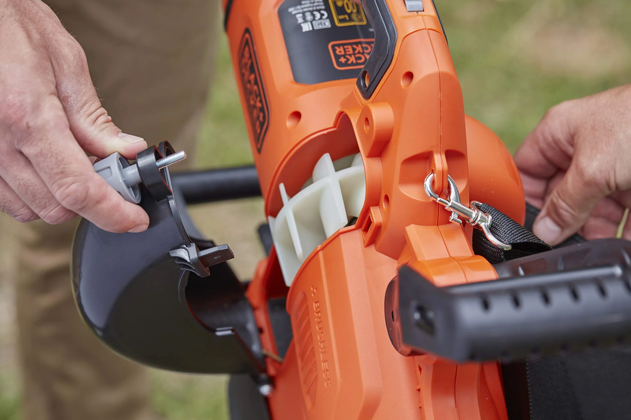 BLACK+DECKER BCBLV36B-XJ Aspirateur souffleur broyeur sans fil 36V sac 45L