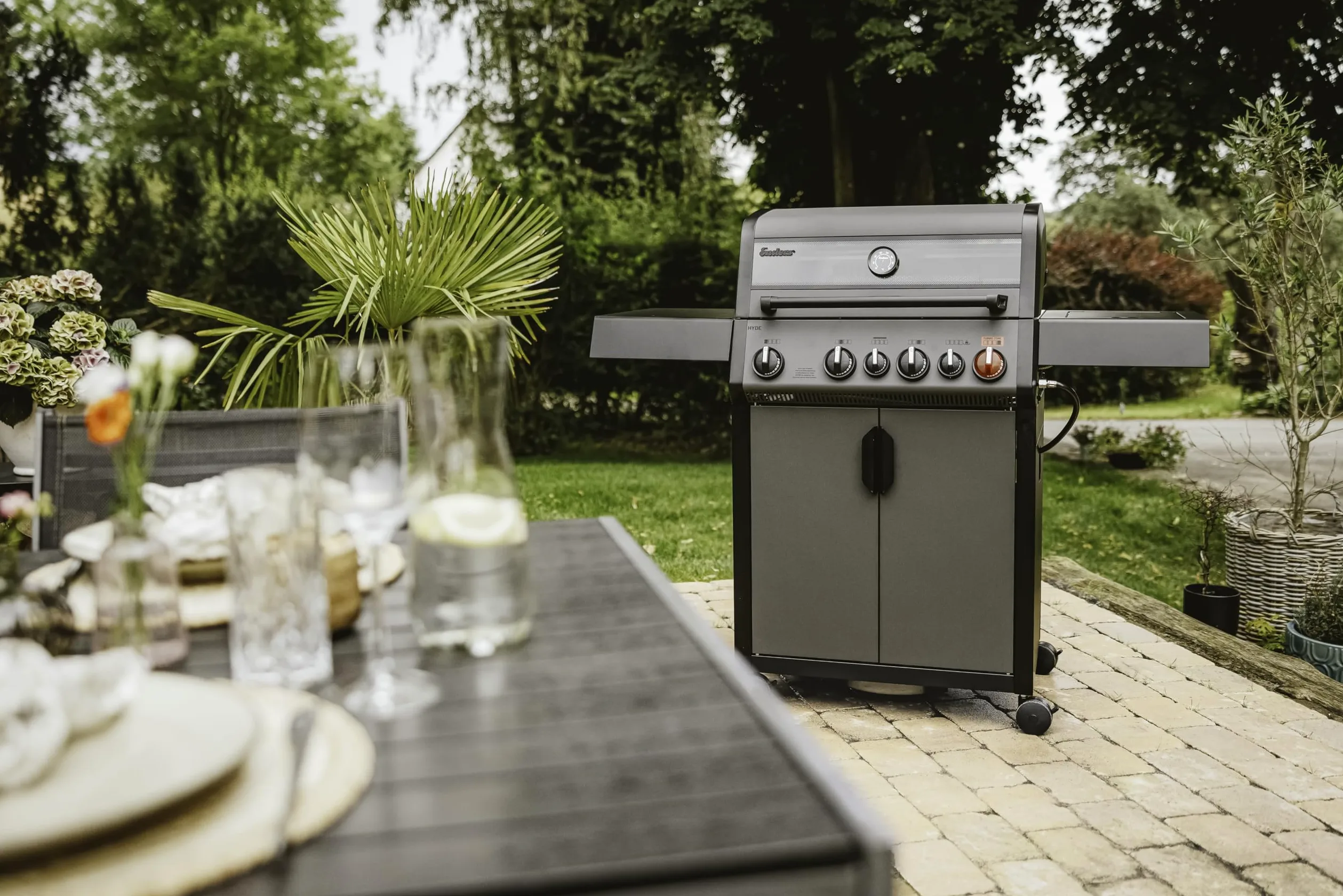 ENDERS - Barbecue Hyde 4-6 brûleurs dont 1 Turbo Zone - 1 brûleur arrière infrarouge - 1 brûleur latéral - SWITCH GRID - 19,4 kW