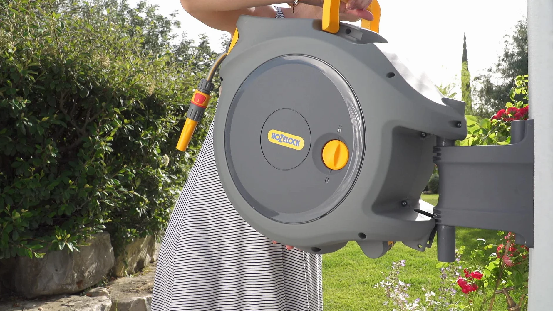 Hozelock Dévidoir Mural Auto Reel avec Tuyau de 25m 24 020 000