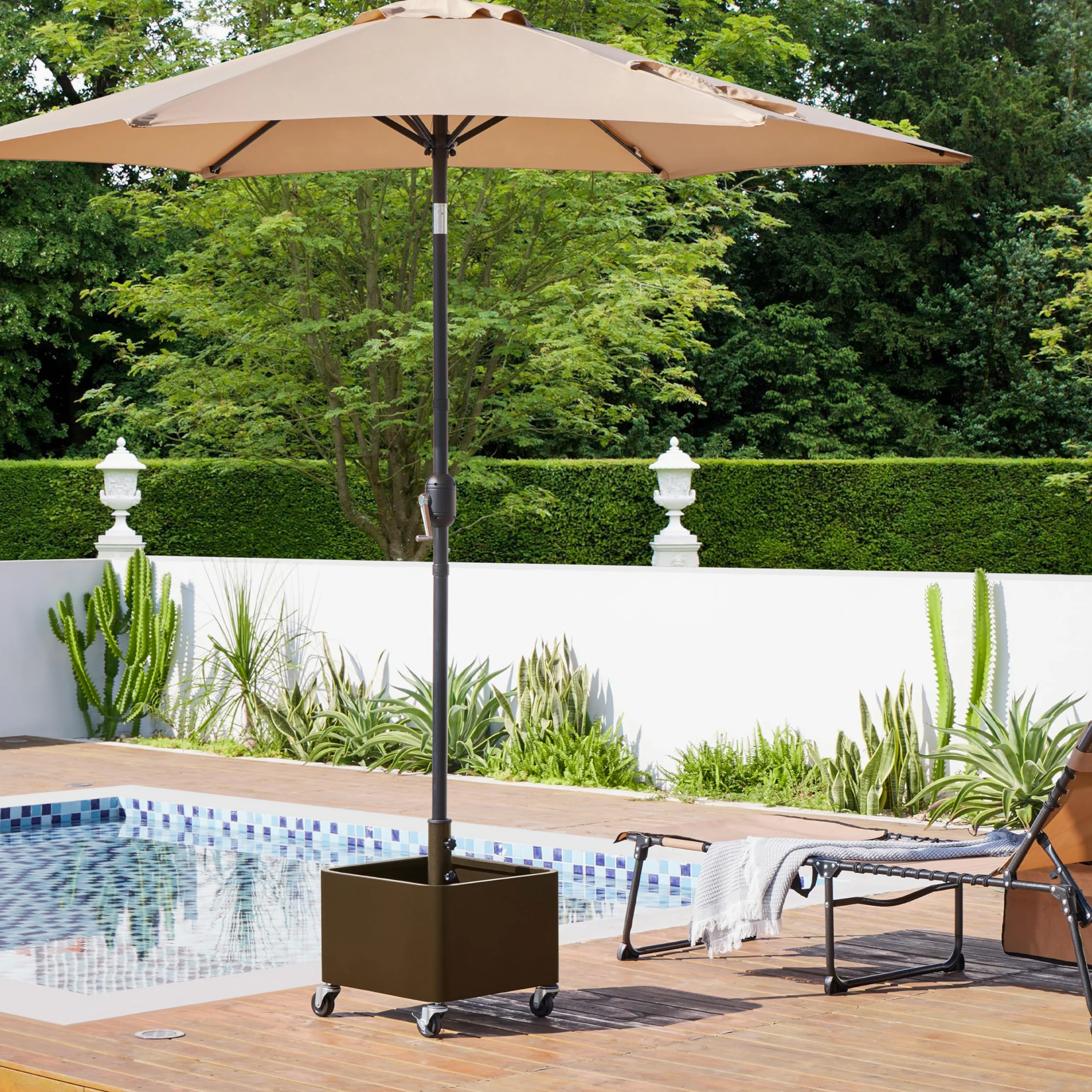 Yaheetech Pied de Parasol Carré avec Pot de Fleur 2 en 1, Charge Max. 150 kg, Support Parasol Base de Parasol avec roulettes, Trous de Drainage, Remplissage Sable/Pierres 45,5 x 45,5 x 48 cm