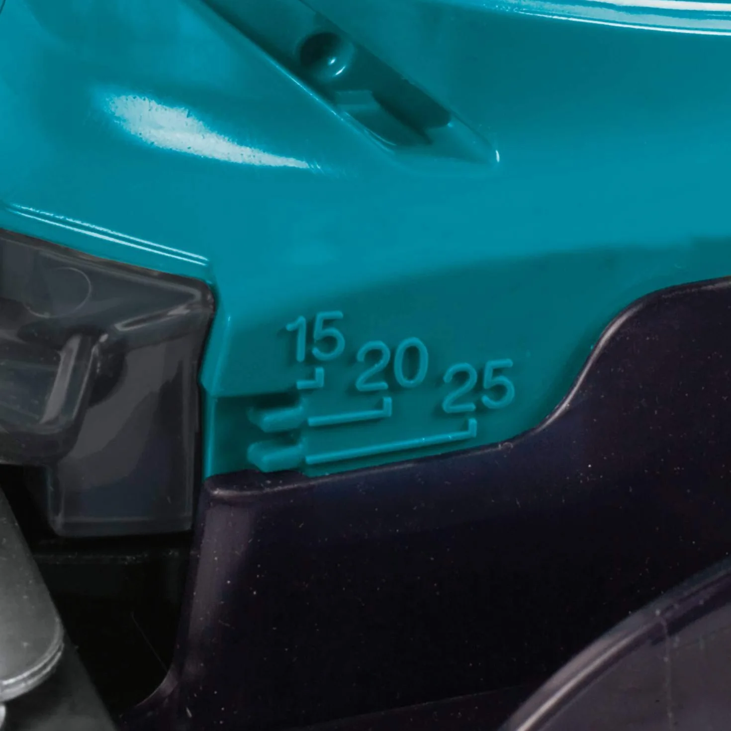 Makita DUM604Z Cisaille à gazon sans fil