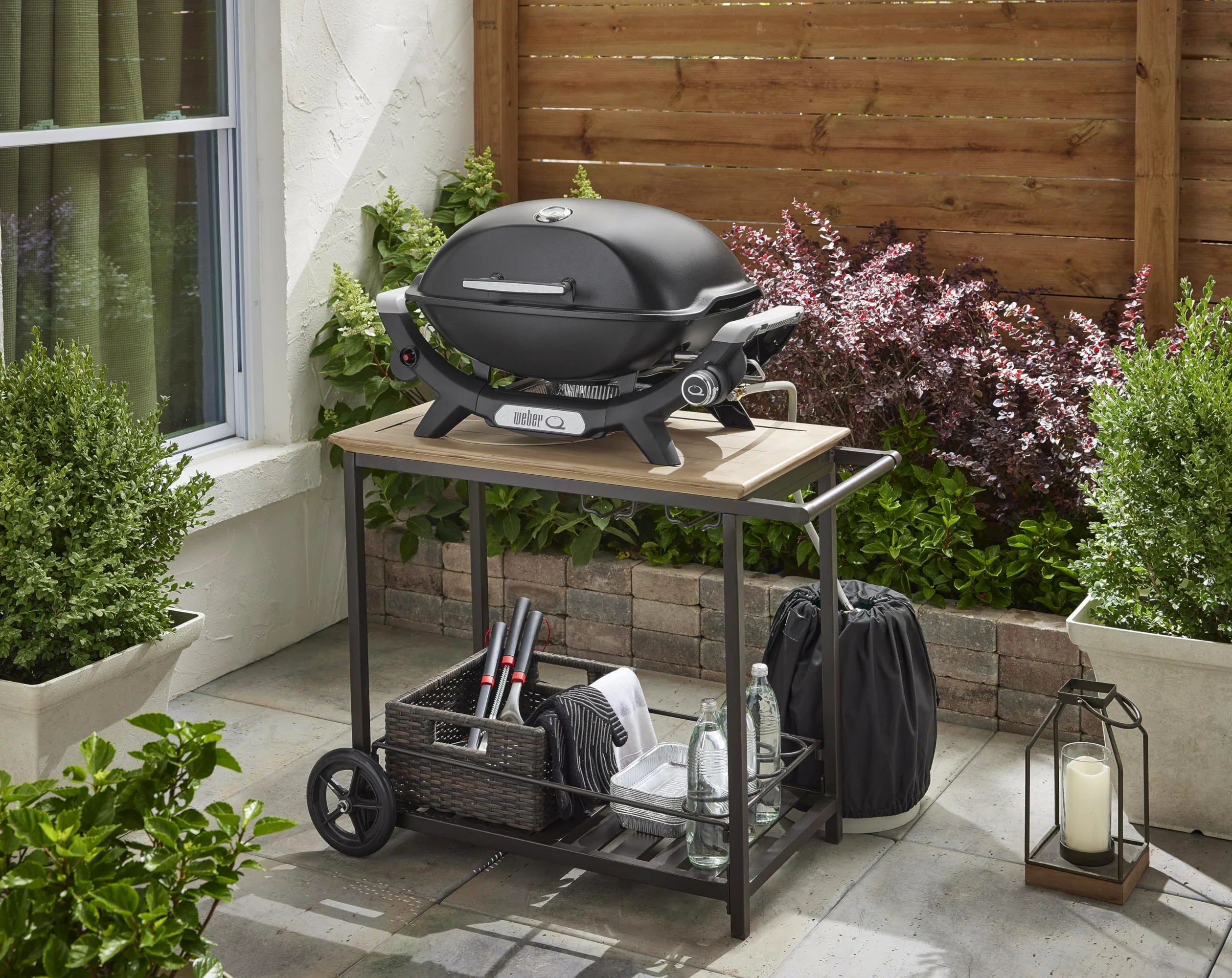 Weber Q2100N Barbecue à gaz, Surface de Cuisson 53 x 39 cm, 1 brûleur, Grille en Fonte émaillée (2 Parties), Couvercle et cuve en Fonte d'aluminium - Noir (1501069)