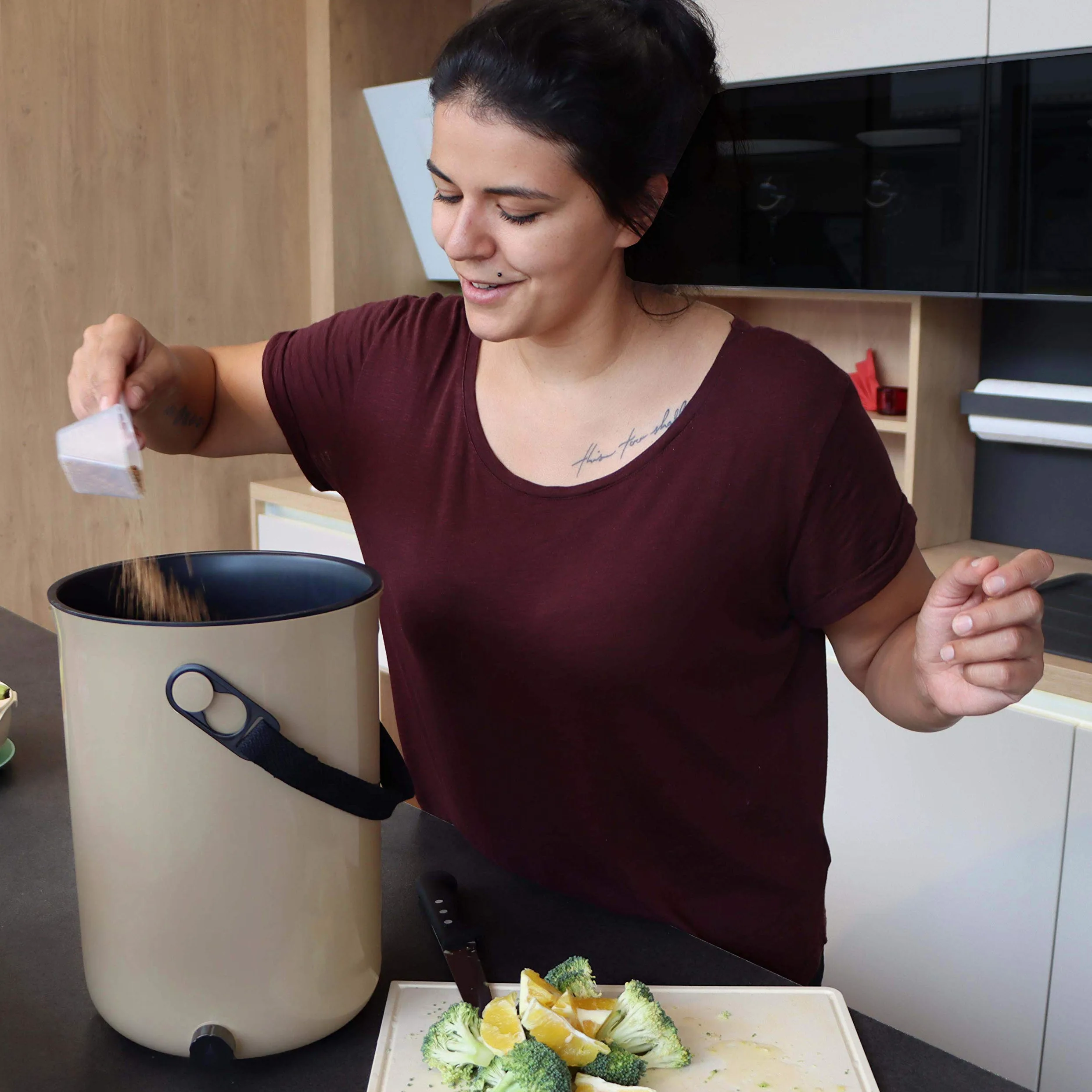 Bokashi Organko 2 Cappucino (9,6L) | Composteur Organique avec compacteur + 1 kg d'Activateur EM-1 de Fermentation fabriqué en France