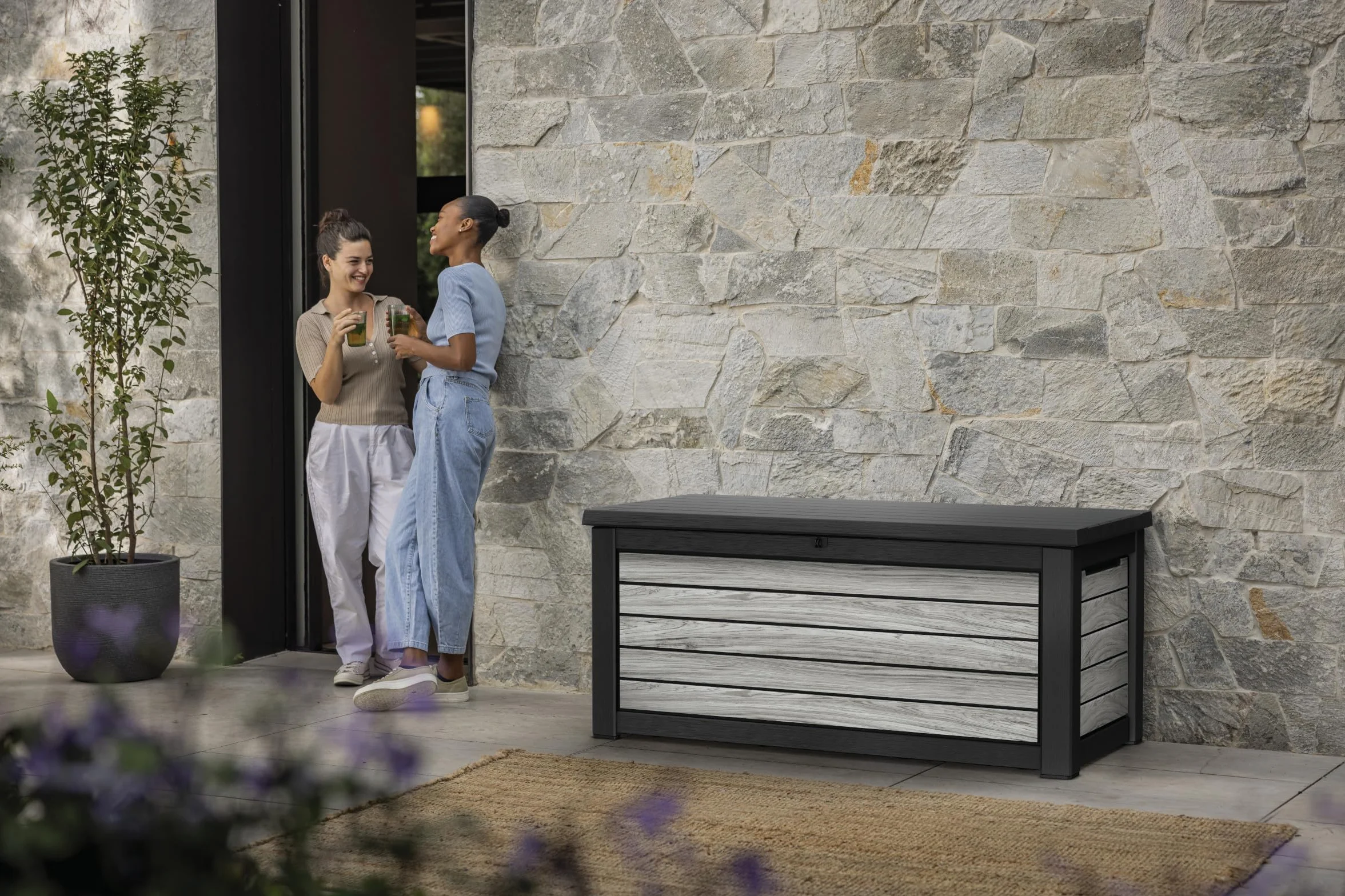 Keter Northwood Boîte de rangement/boîte à coussins 623 l | 100 % étanche avec ventilation donc pas d'odeur désagréable / moisissure, aspect bois moderne, couvercle pouvant supporter jusqu'à 250 kg