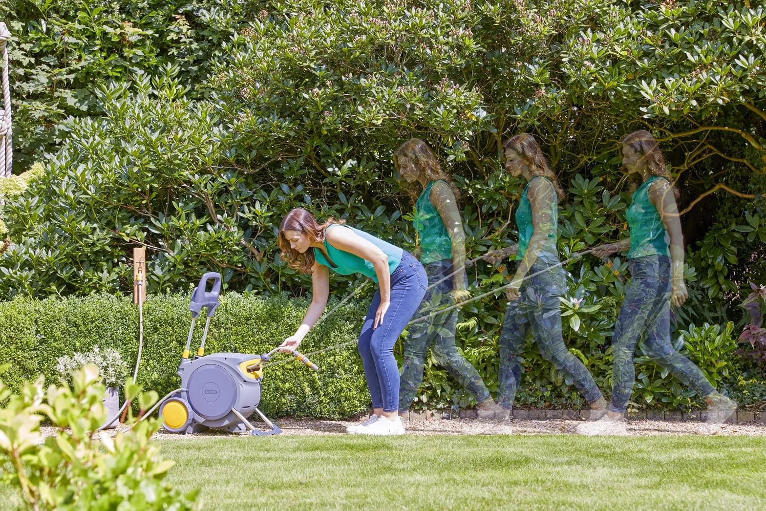 Chariot Hozelock Pro | Auto Reel Mobile | Inclus : Tuyau de jardin 35 m, buse 3-en-1, kit de connecteurs et raccords | Enroulement et superposition automatiques | Mobilité supérieure