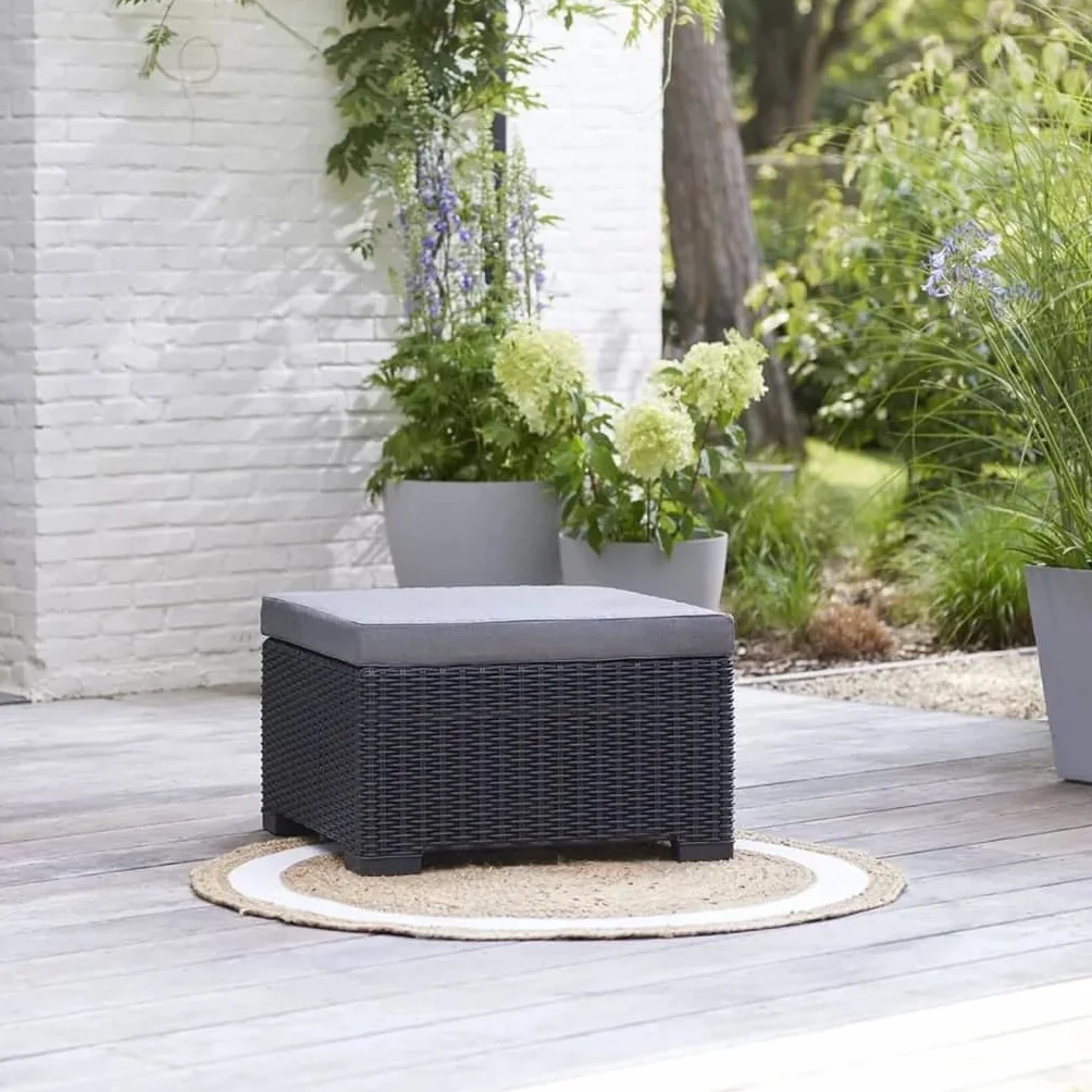 Keter Allibert by California Tabouret Repose-Pieds, Table de Jardin en Plastique, avec Coussin extérieur, Gris, Aspect rotin, 68 x 68 x 35 cm