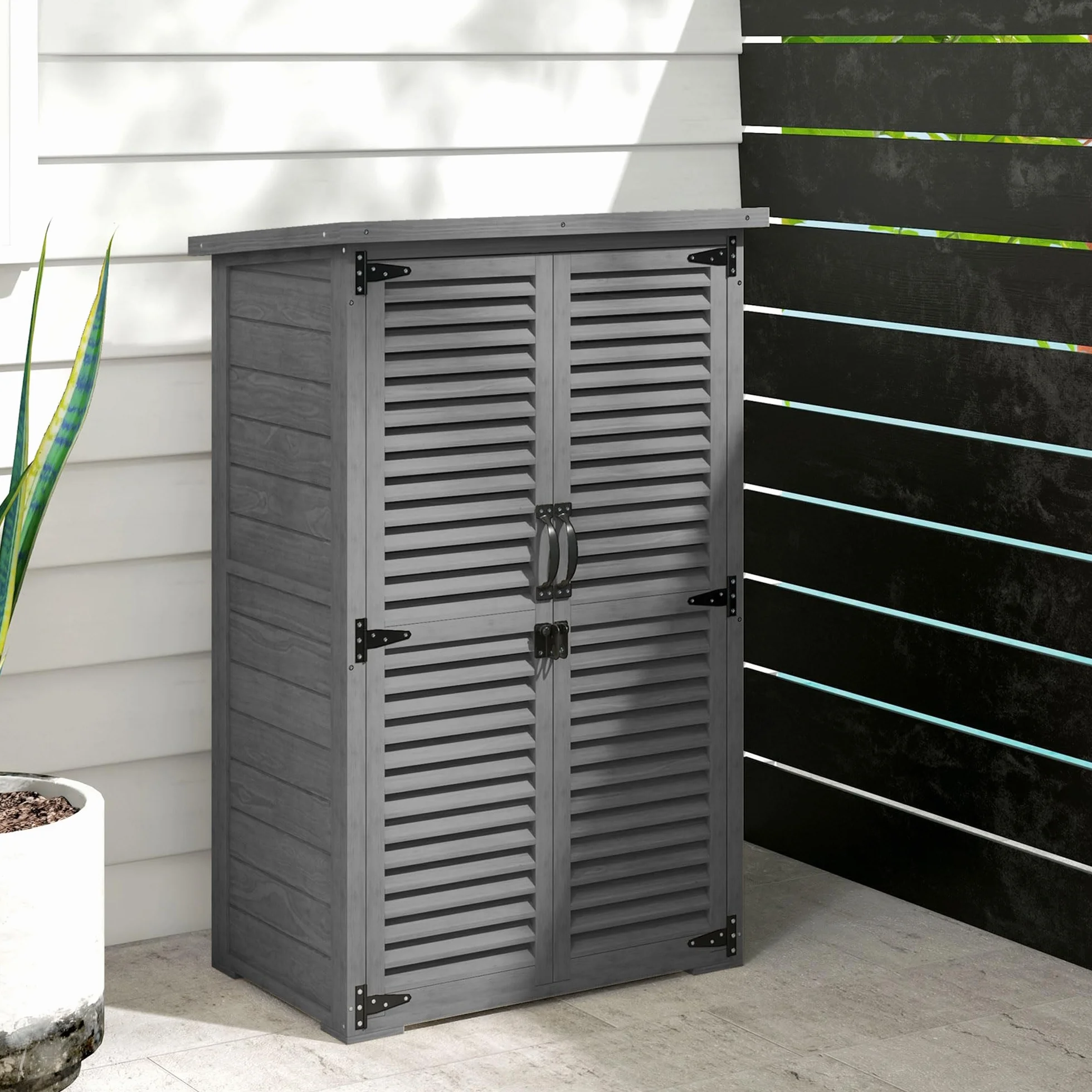 Outsunny Armoire de Jardin Remise Outils Bois 2 Étagères Toit Bitumé Portes Persiennes Verrouillable 75x50x118cm Gris