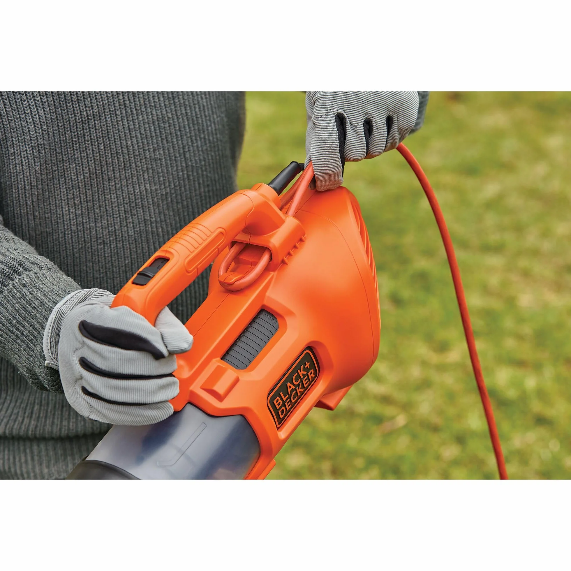 BLACK+DECKER Souffleur axial filaire 1850W 2 vitesses racloir intégré 12,75 m³/min 190 km/h BEBL185-QS