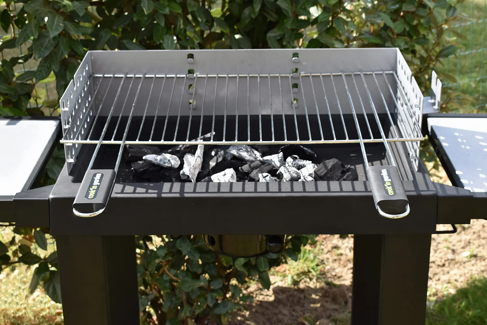 Grille Recoupable en Acier Chromé 70×40 cm pour Barbecue Extérieur, Résistante aux Flammes