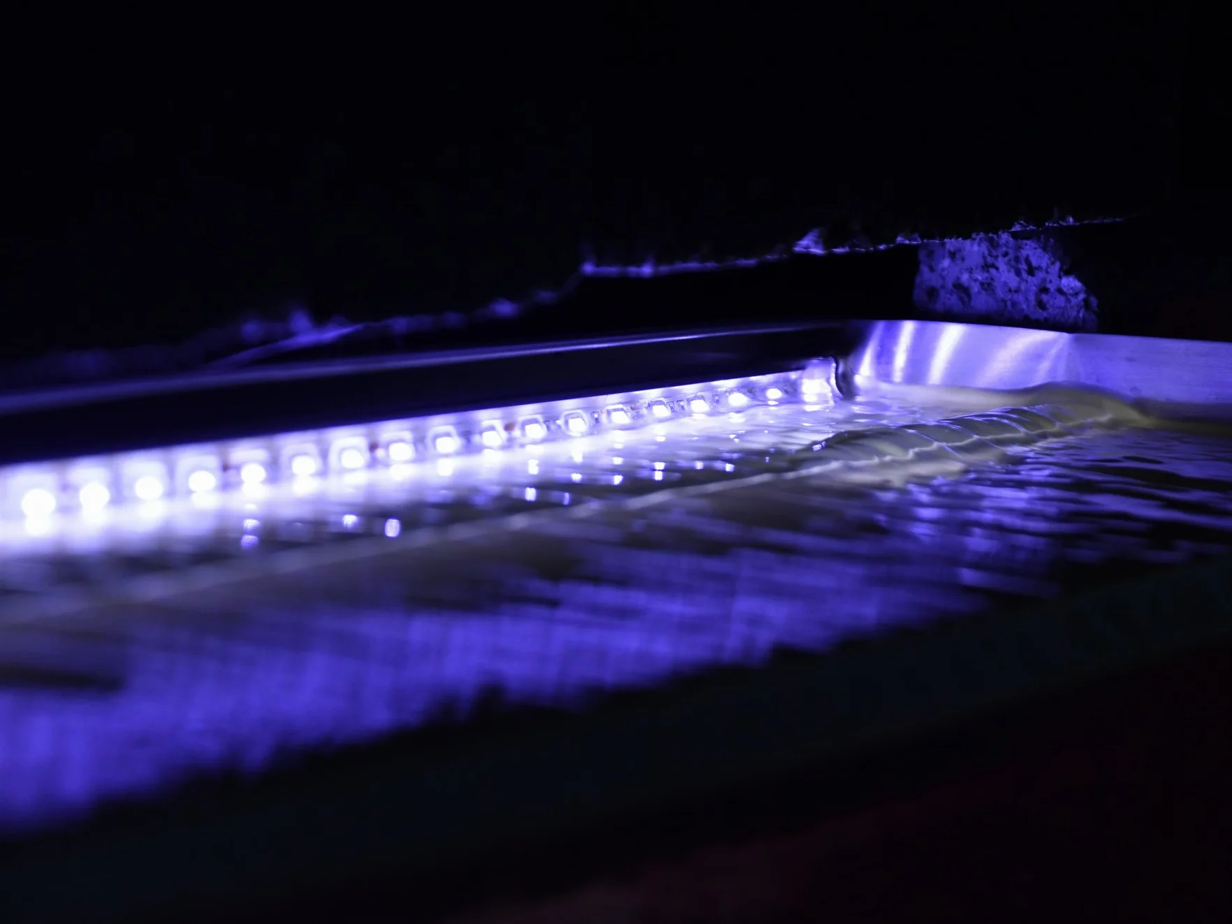 Cascade Bec 15-30 cm d'eau en acier inoxydable V2 A Mat brossé Aqua cas 20 cm LED-Beleuchtung