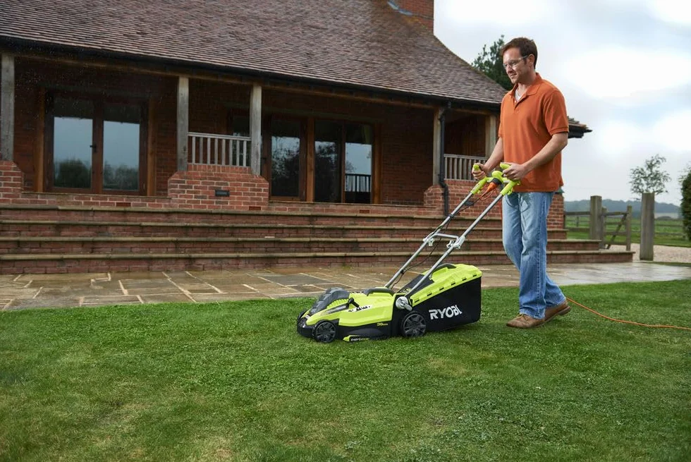 RYOBI Tondeuse Électrique 1500W RLM15E36H 36cm 45L Bac Semi-Rigide Réglage Centralisé